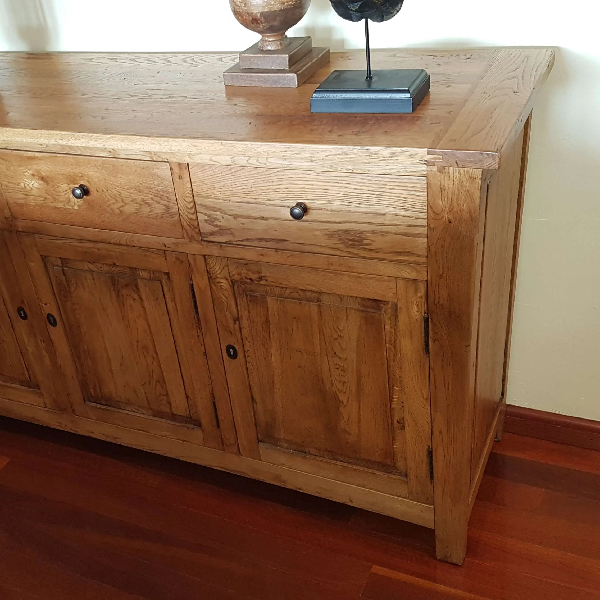 BF 2020 - Buffett - Beresford Timber Buffet with Black Handles 