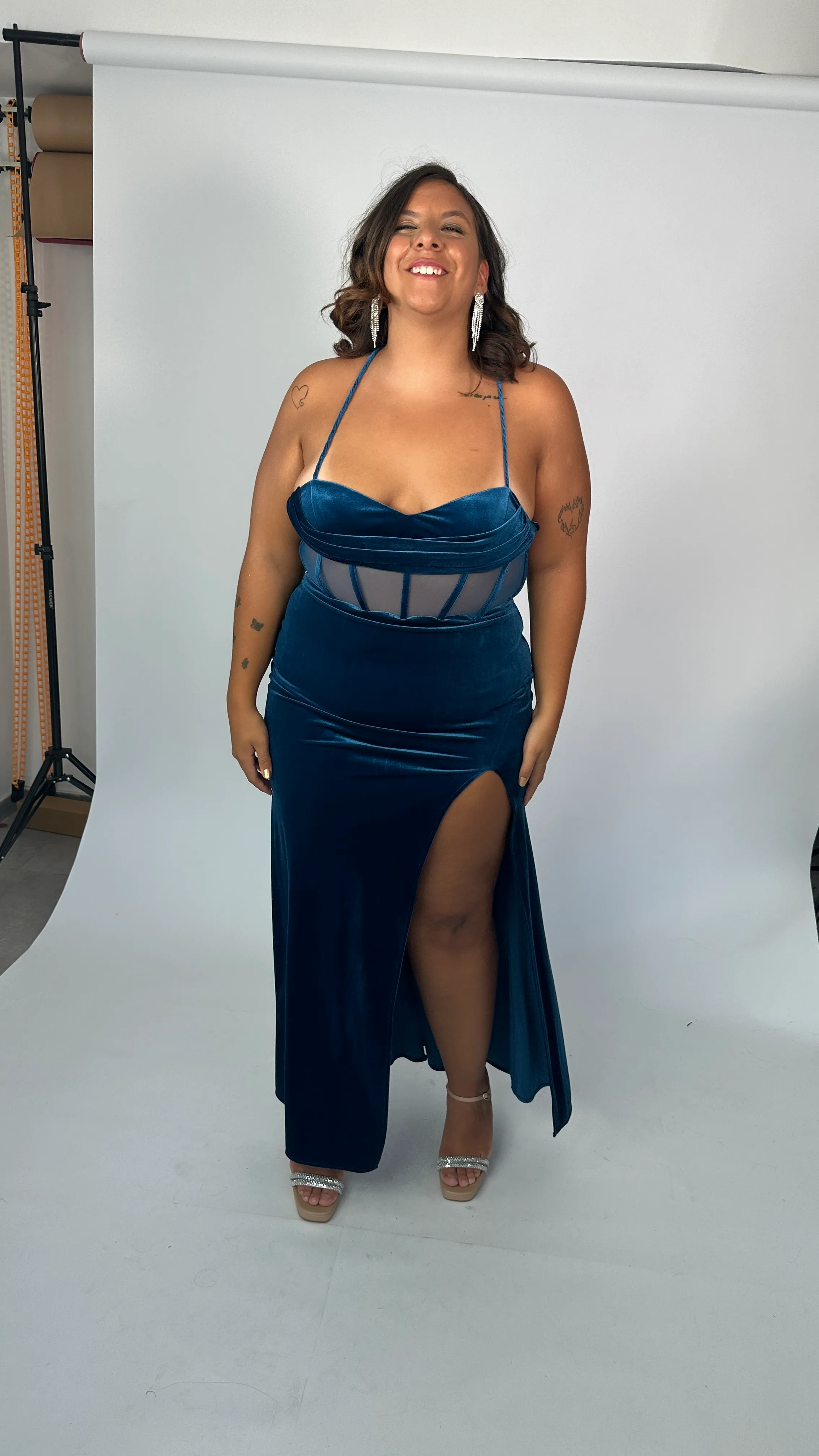 VESTIDO LARGO CON TAJO TRANSPARENCIA BAJO ESCOTE EN CORSET TALLE XL