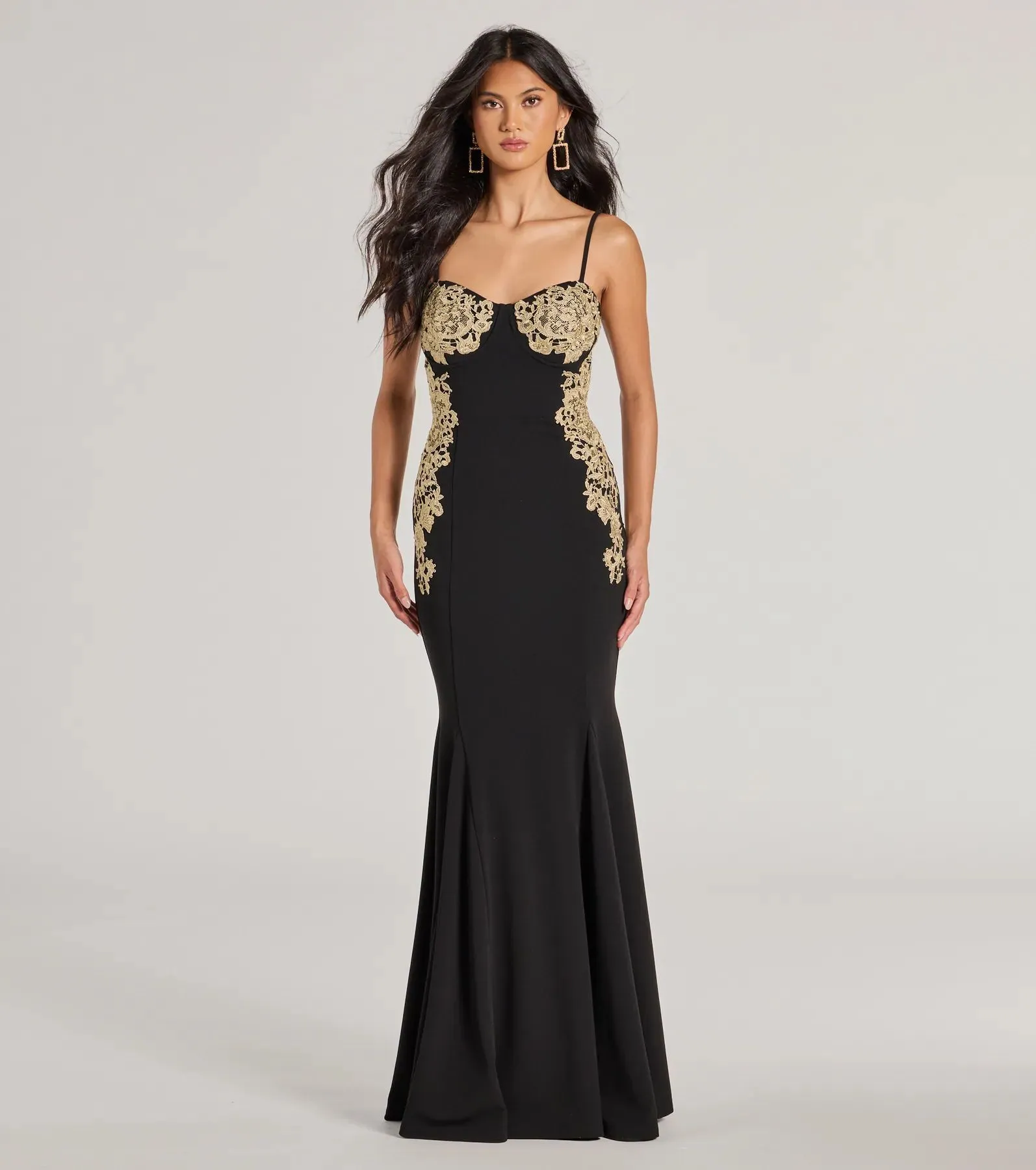 VESTIDO SIRENA NEGRO CON DETALLES DORADOS