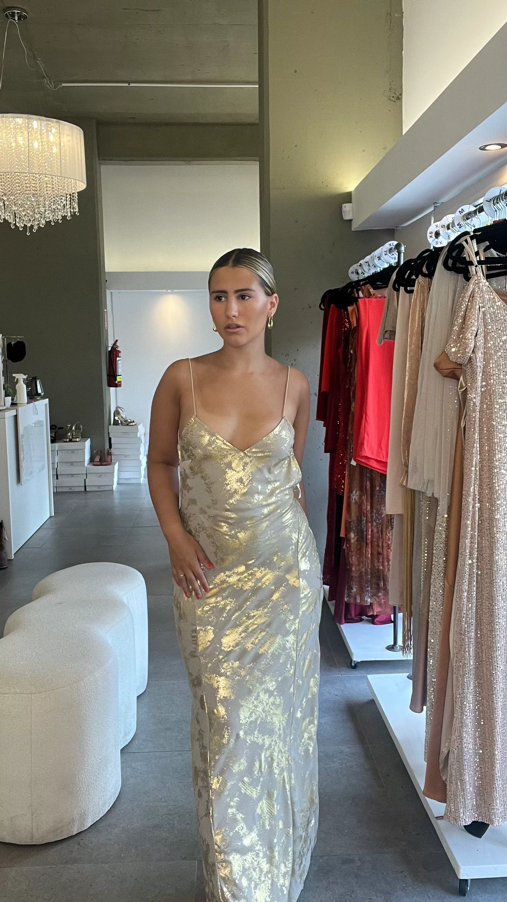 VESTIDO DORADO LARGO NEVADO