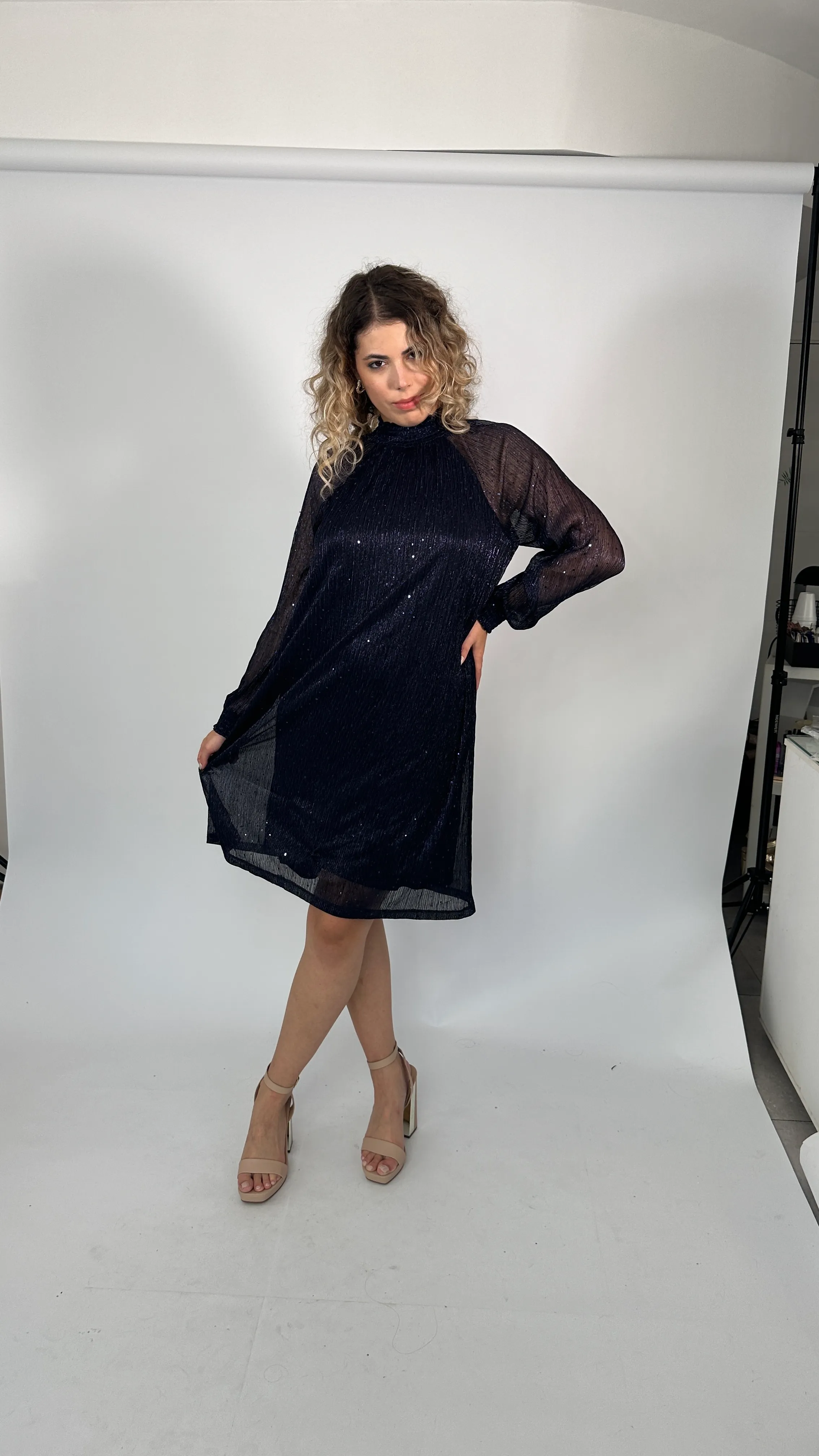 VESTIDO CORTO CON MANGAS DOT TALLE XL