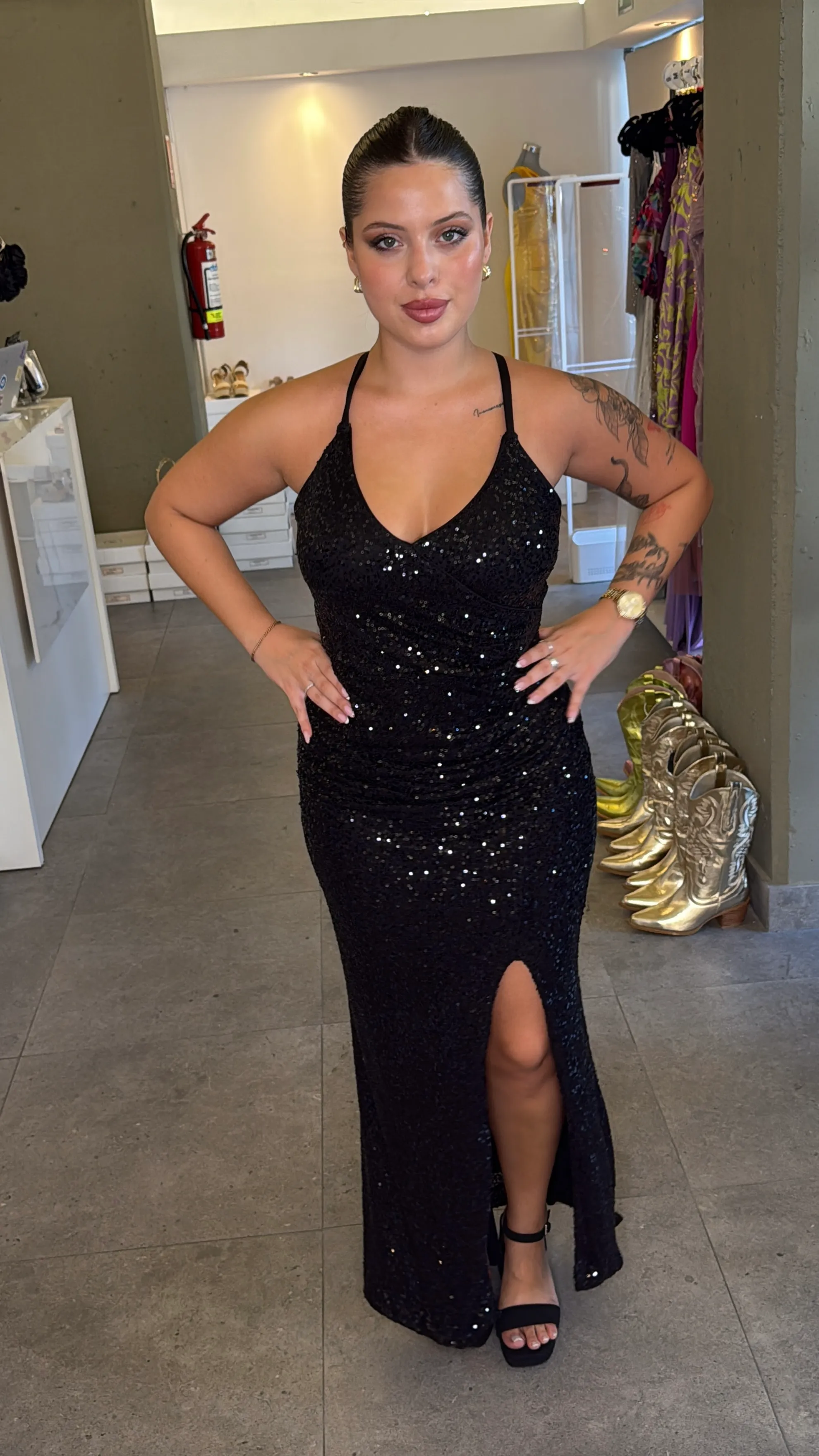 VESTIDO LARGO TAJO NEGRO LENTEJUELAS CON ESPALDA CRUZADA