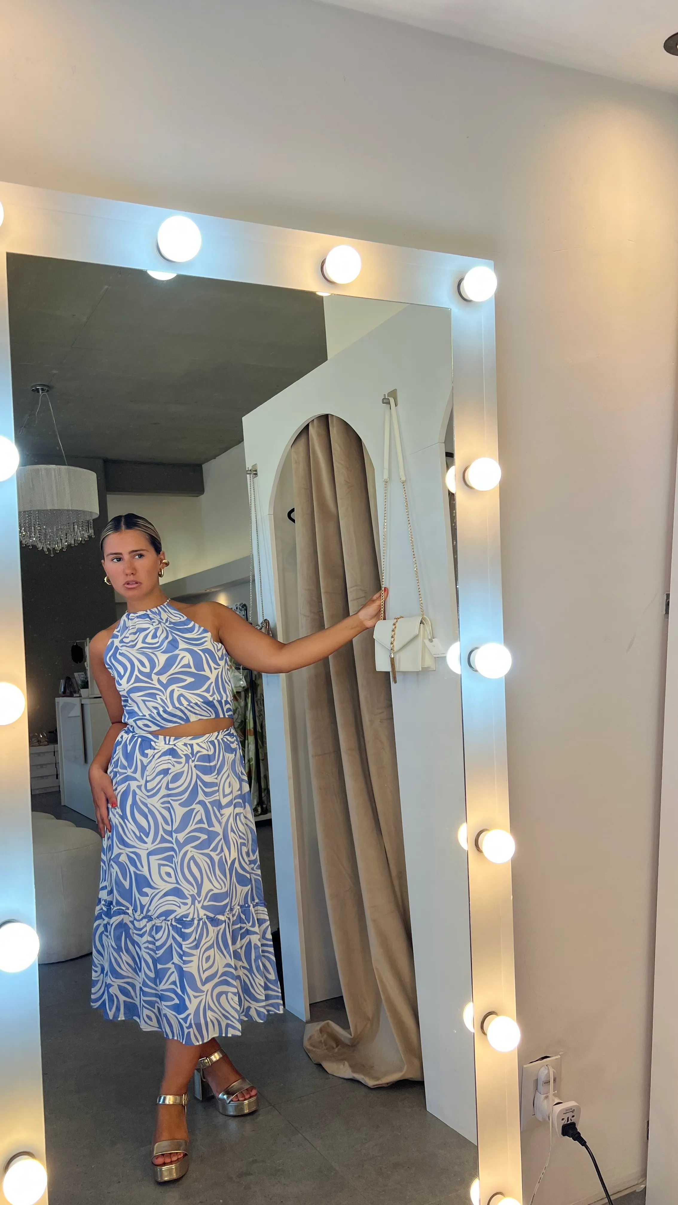 CONJUNTO TOP Y POLLERA CELESTE Y BLANCO TALLE S