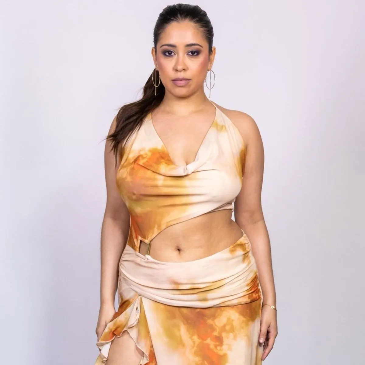 GOLDEN HOUR MIDI CON ESTAMPADO ABSTRACTO Y CUT OUTS TALLE XL