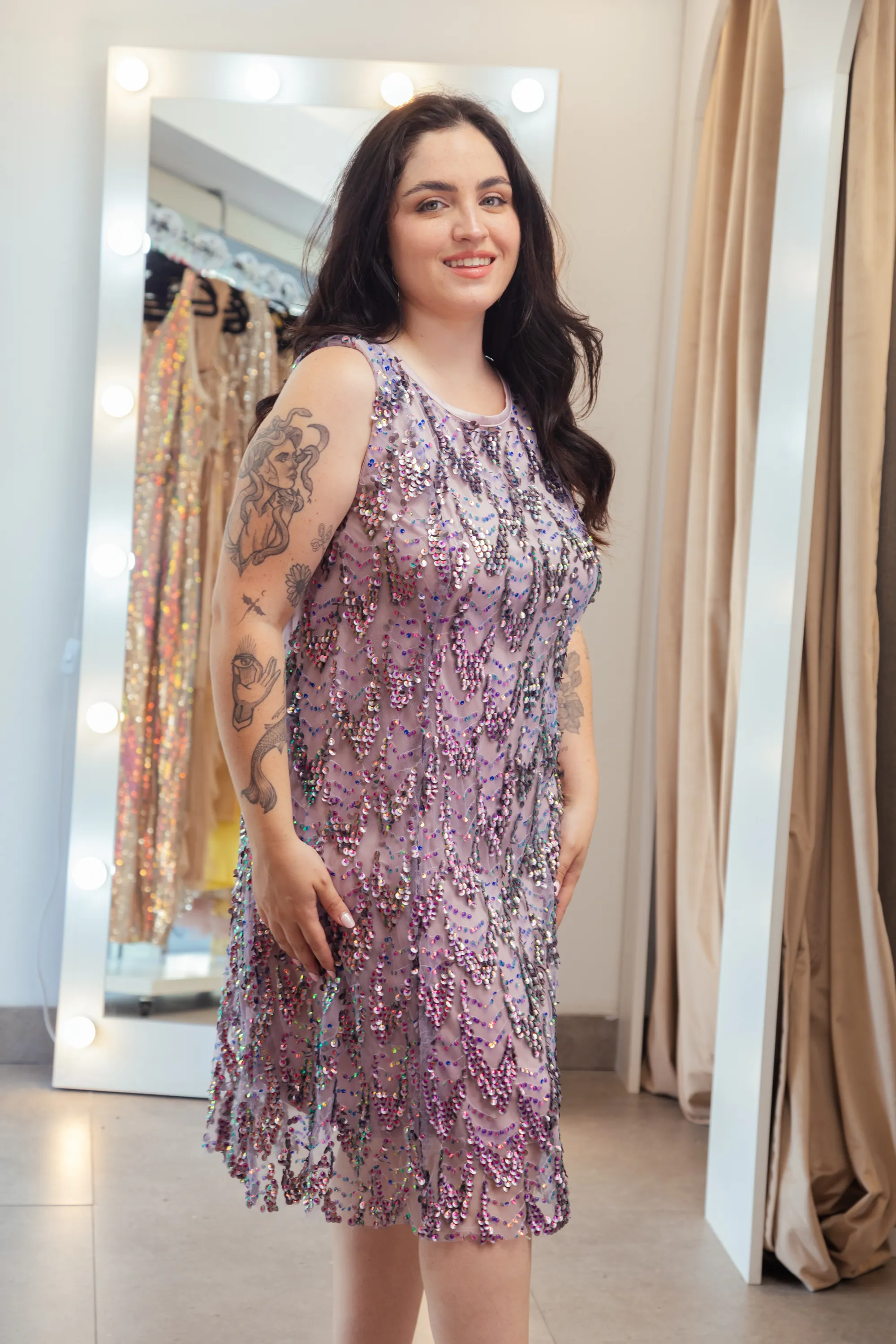 VESTIDO CORTO LILA LENTEJUELAS HOLO