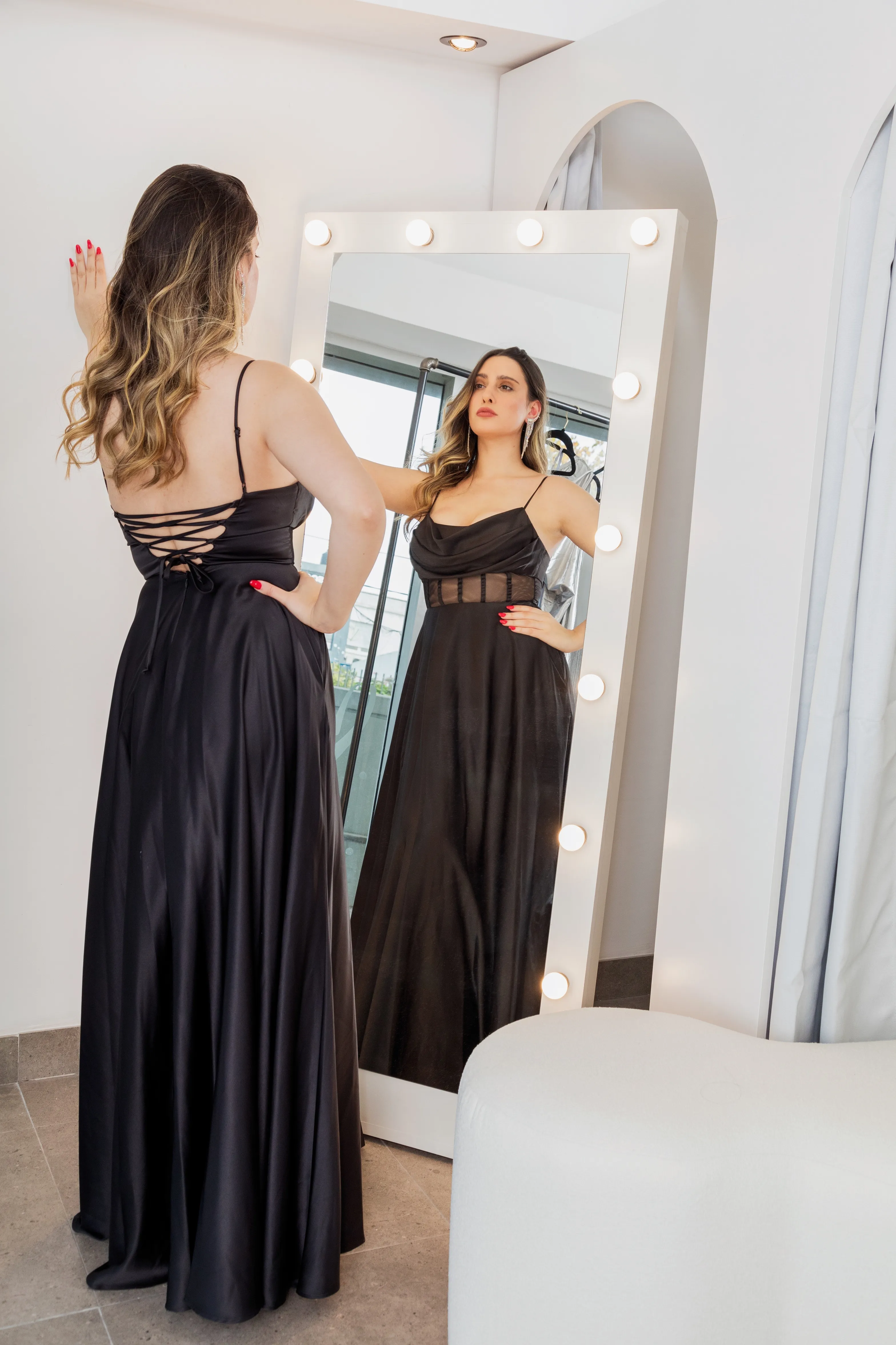 VESTIDO NEGRO LARGO TAJO ESPALDA CRUZADA CON ESCOTE CASCADA