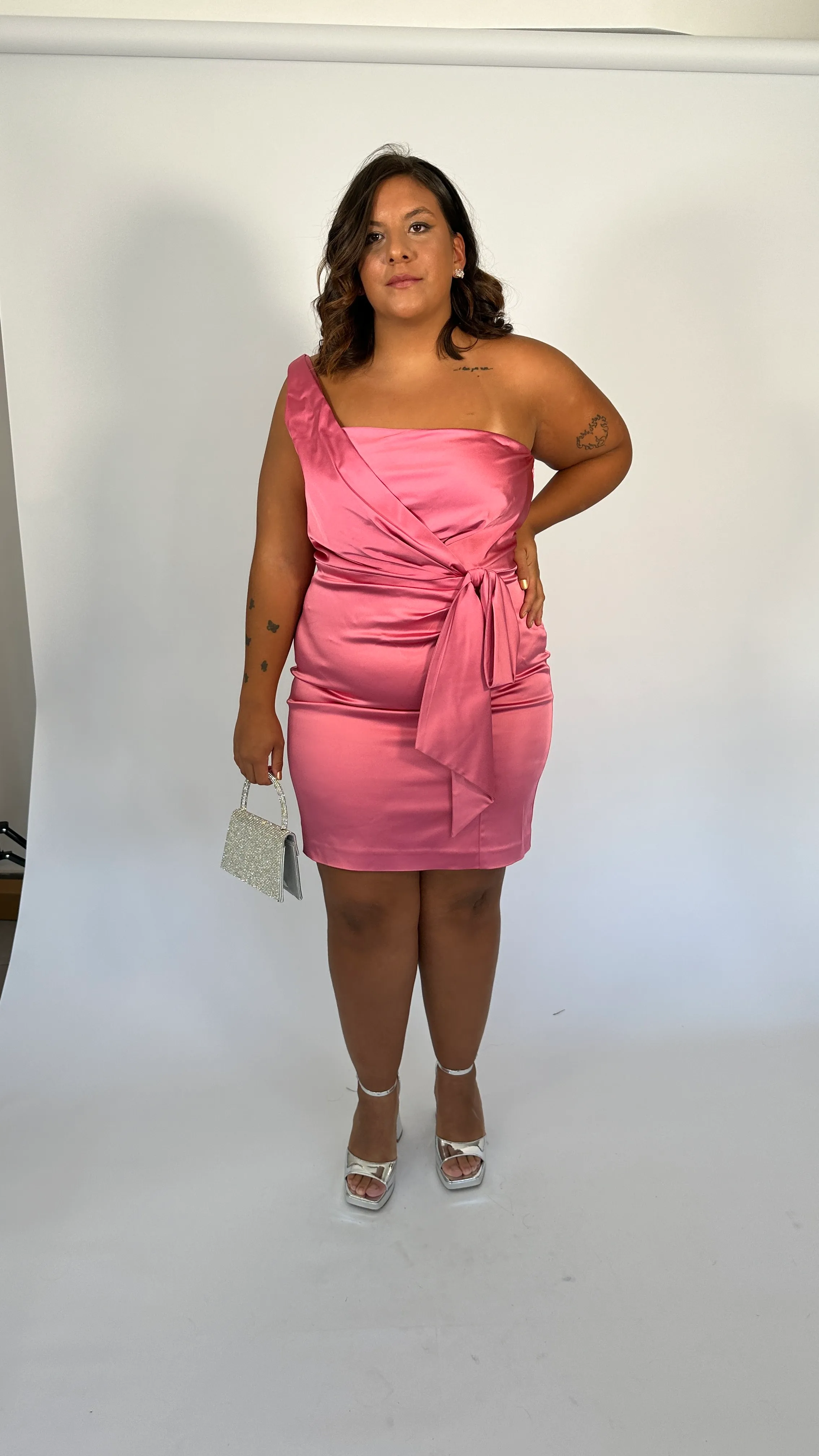 VESTIDO CORTO ROSA CON LAZO TALLE XXL