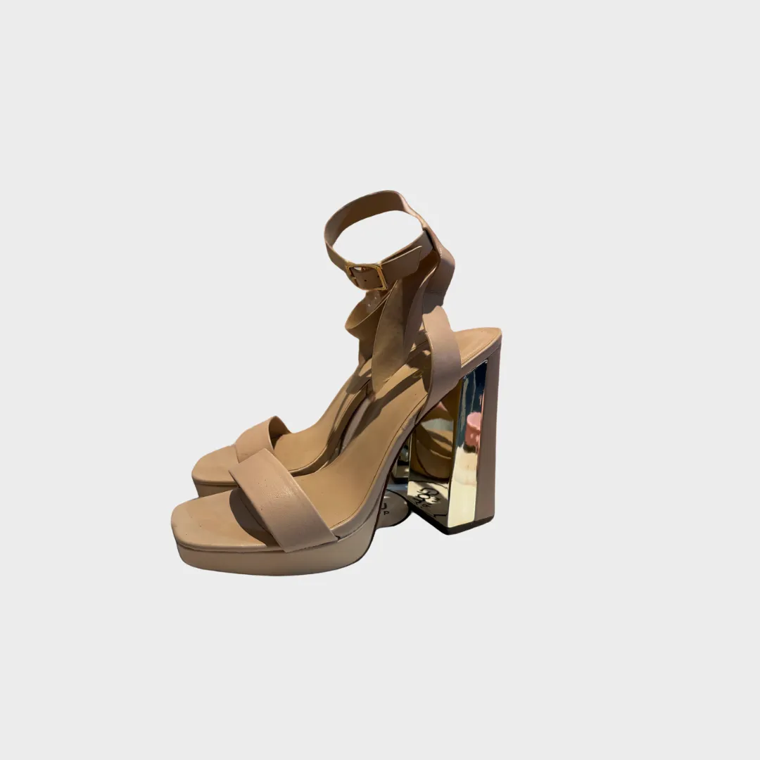 SANDALIAS ALDO NUDE CON PLATA EN TACO TALLE 40