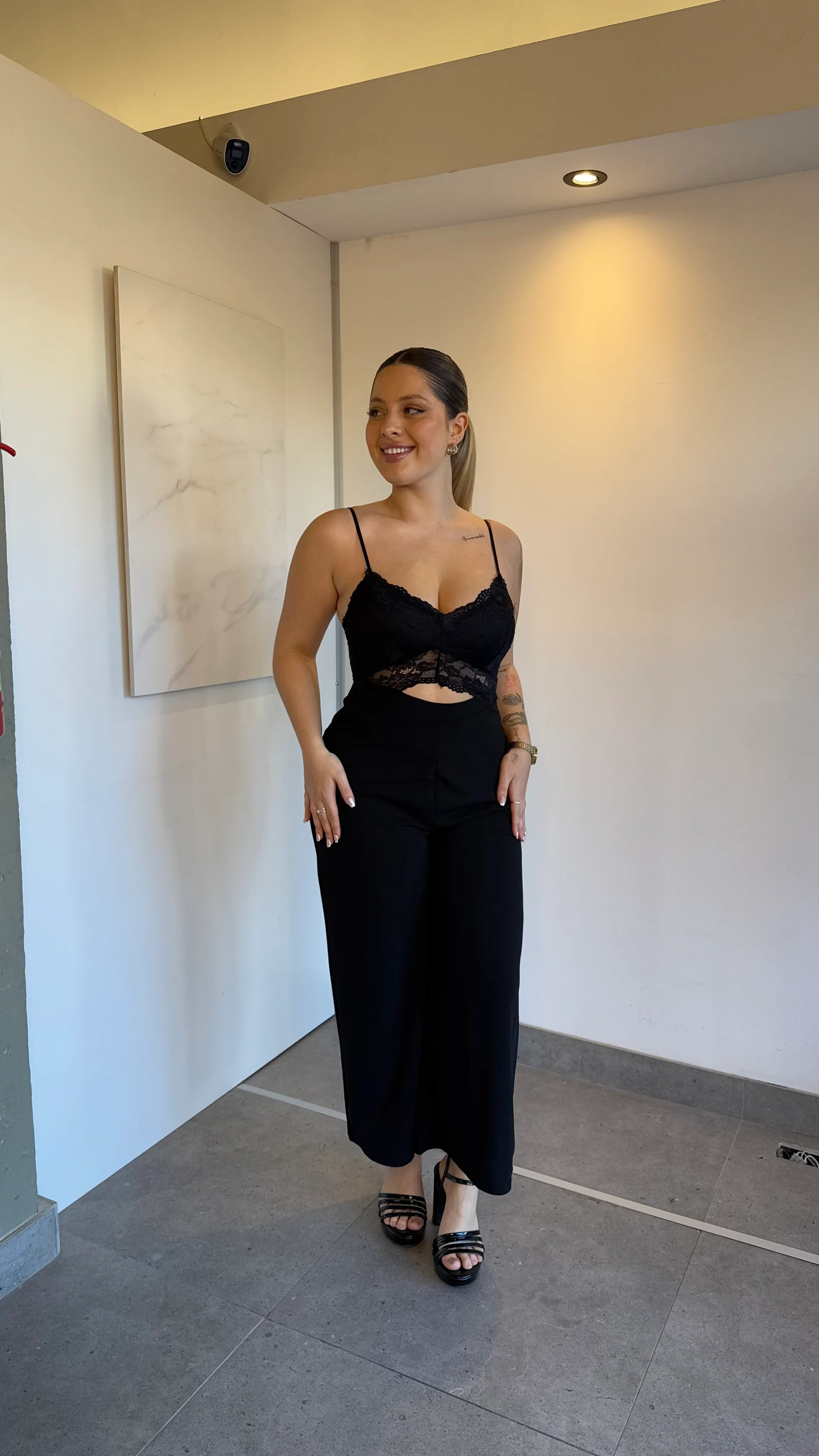 MONO NEGRO PECHO Y ESPALDA ENCAJE TALLE S