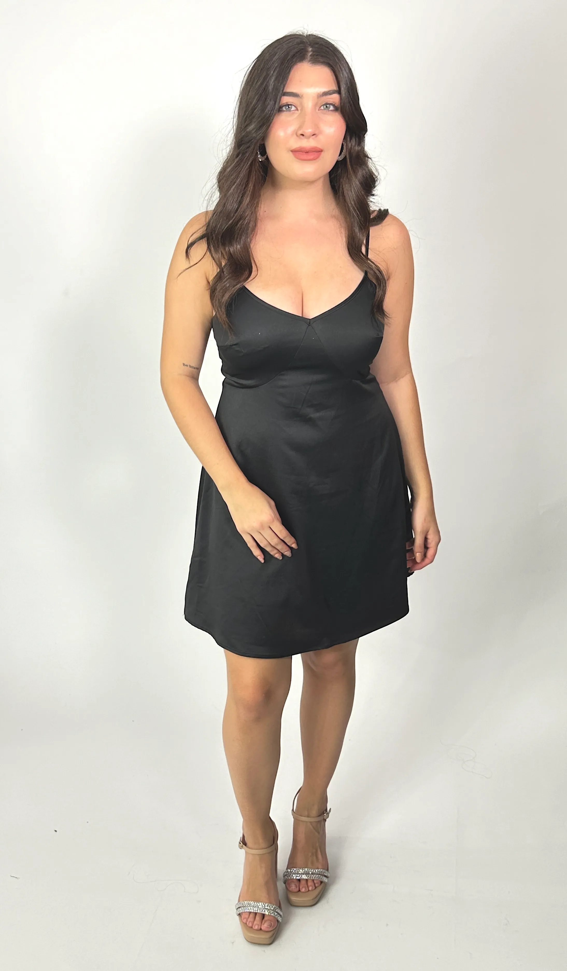 VESTIDO CORTO NEGRO SIMPLE TALLE M
