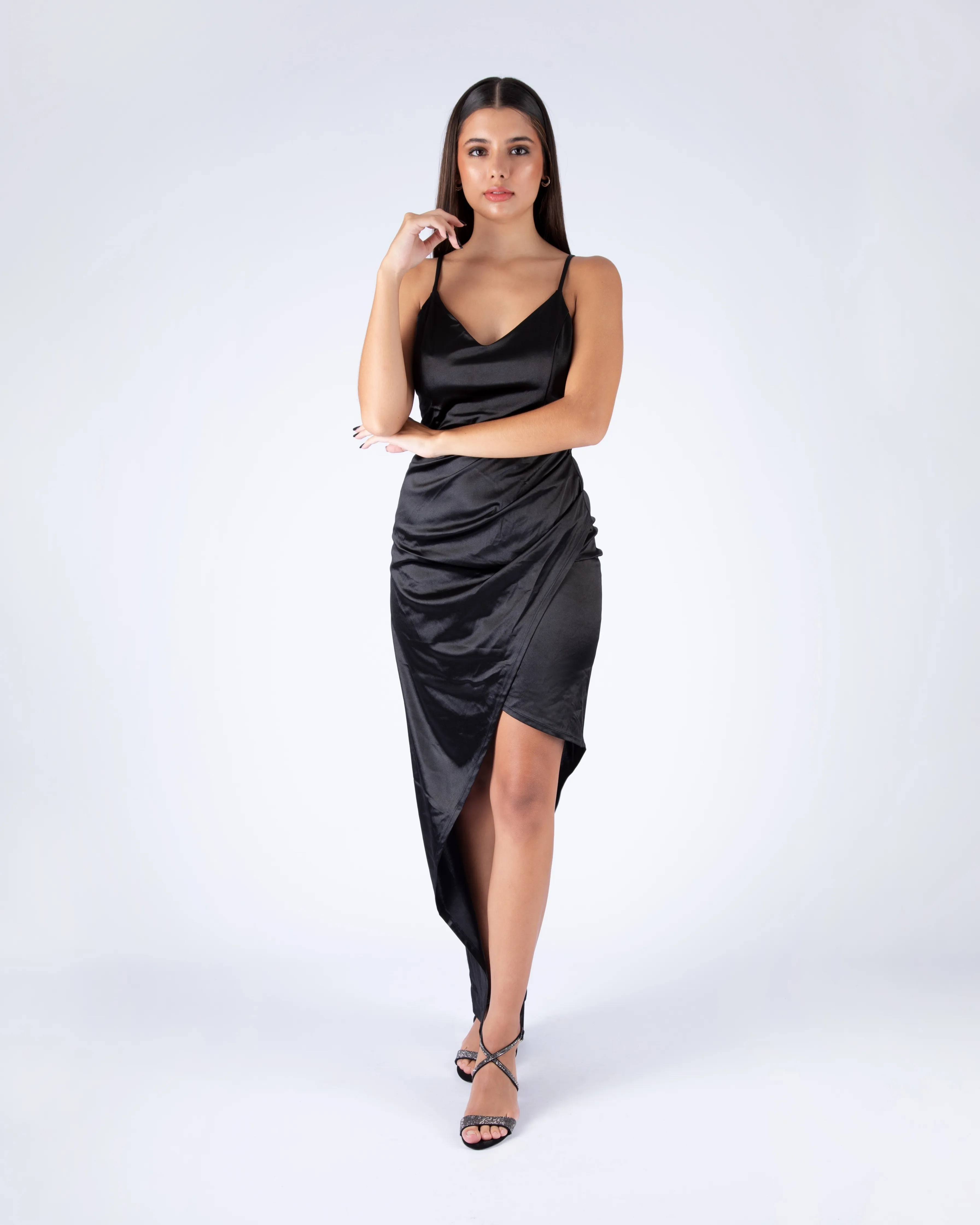 VESTIDO LARGO SEDA NEGRO CON TAJO ESCOTE V