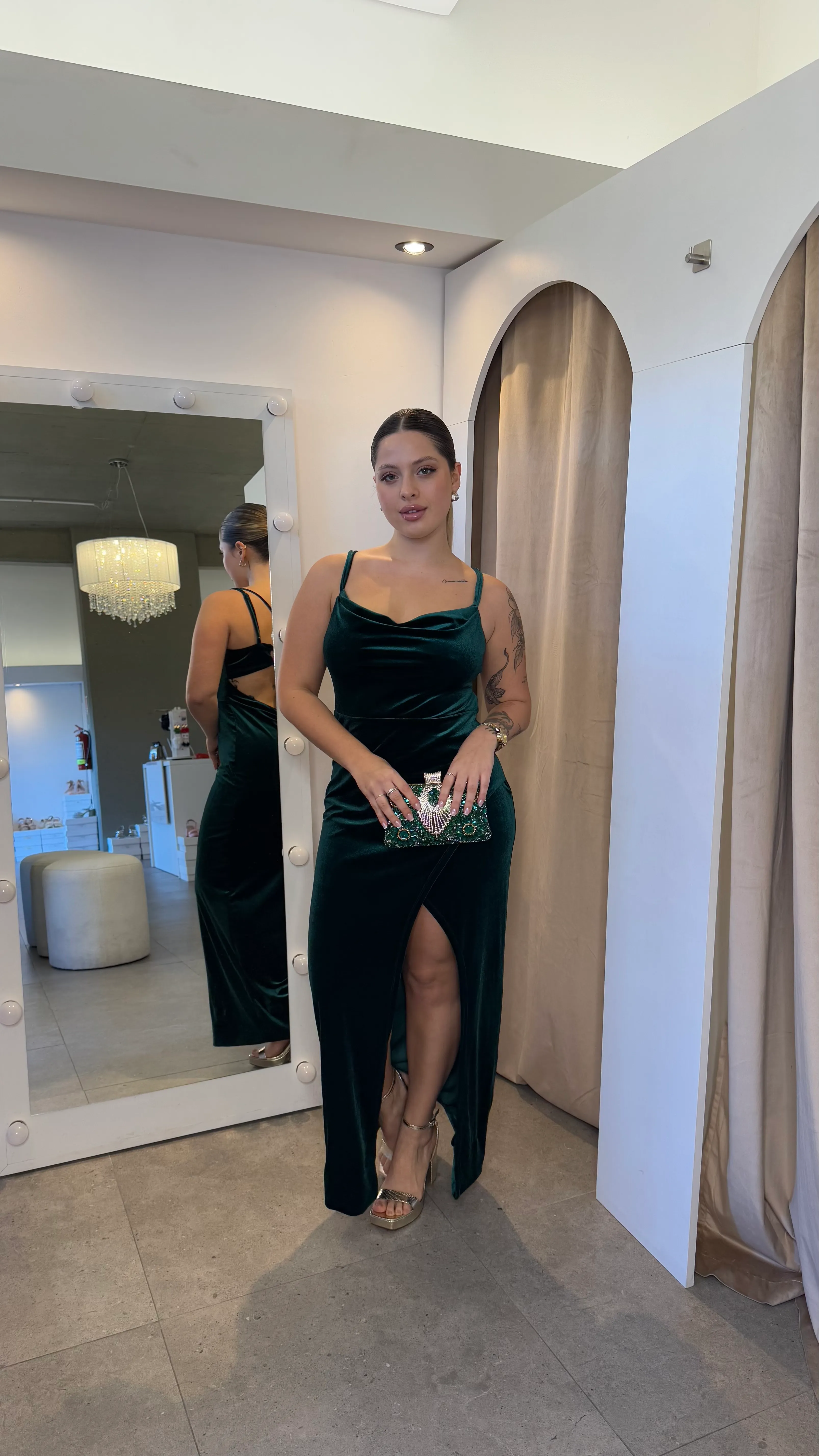 VESTIDO LARGO VERDE CON TAJO TERCIOPELO TALLE L