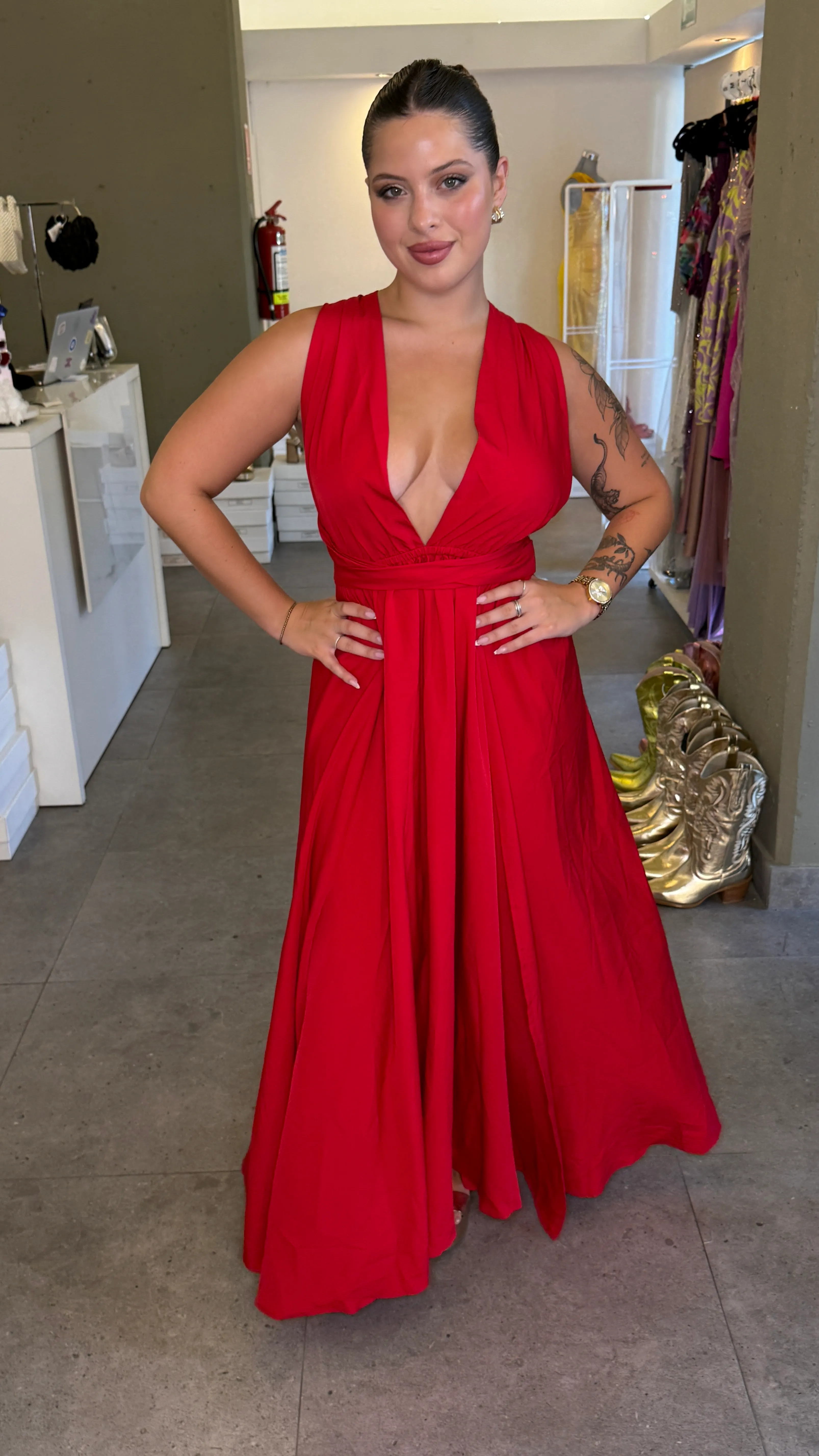 VESTIDO LARGO ROJO ESCOTE V PRONUNCIADO 