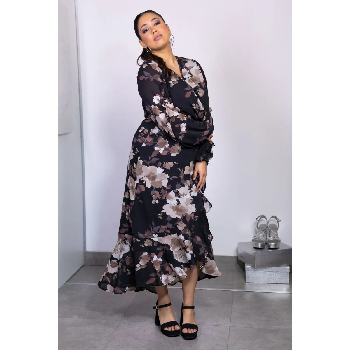 VESTIDO MIDI MANGA LARGA NEGRO ESTAMPADO FLORAL TALLE M