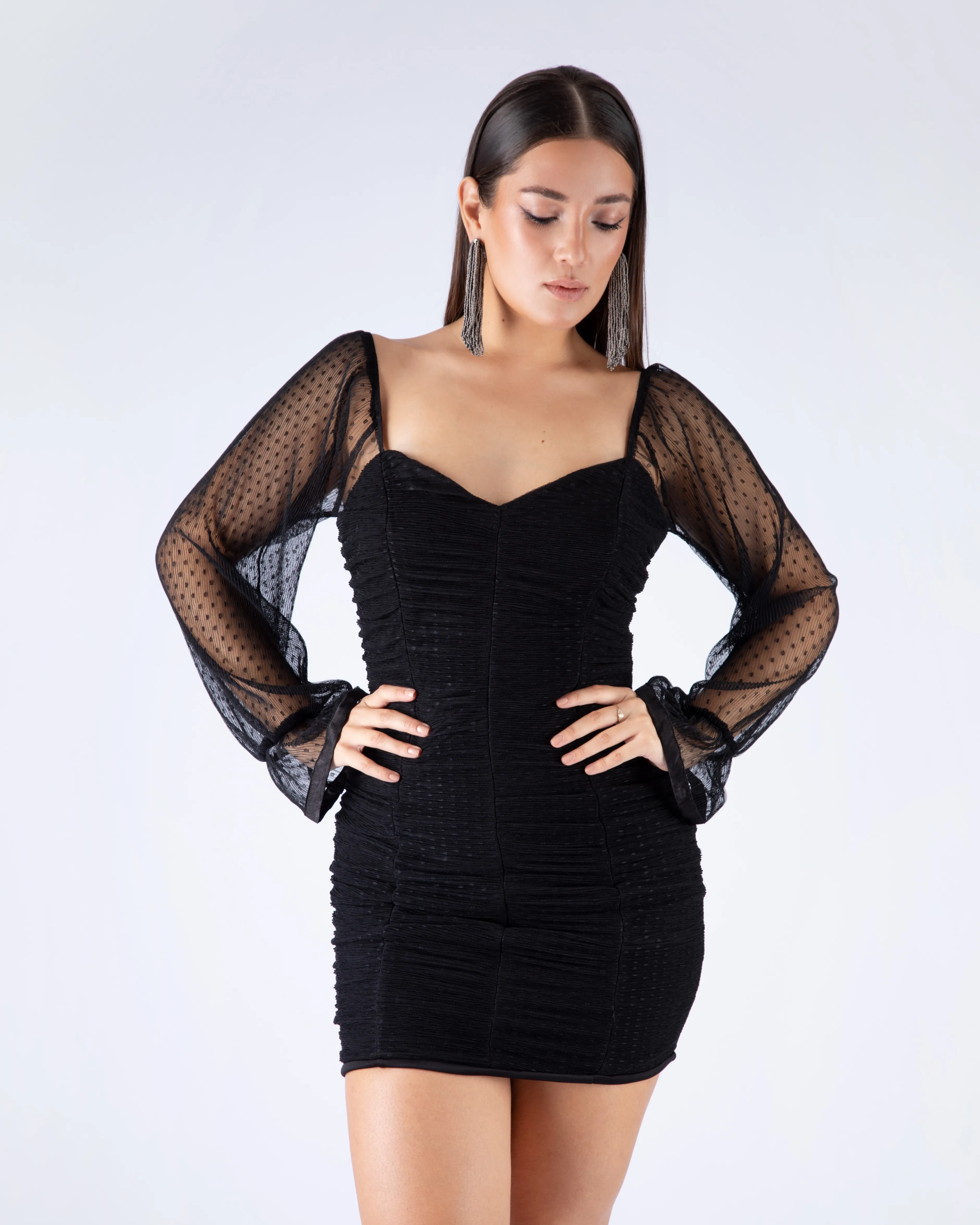 VESTIDO CORTO CON MANGAS TRANSPARENCIAS TALLE L