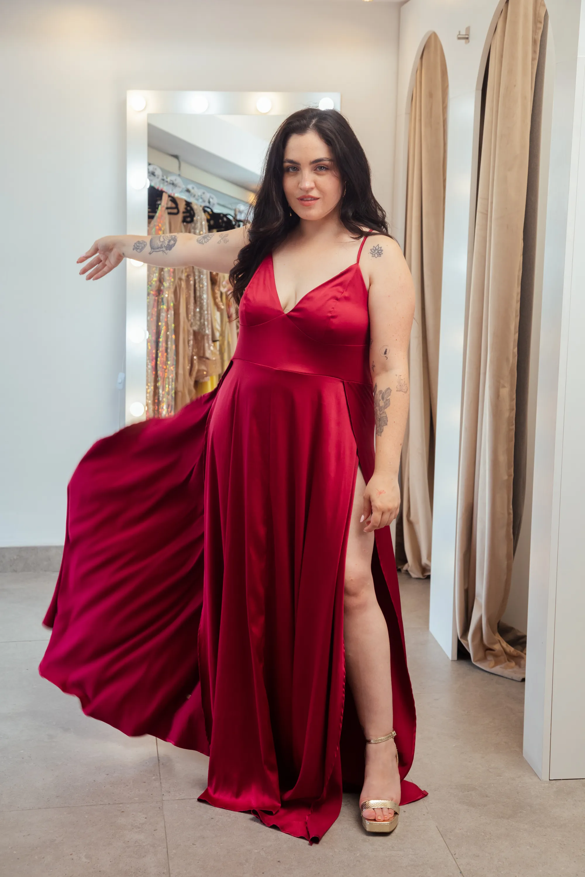 VESTIDO ROJO LISO LARGO TAJO