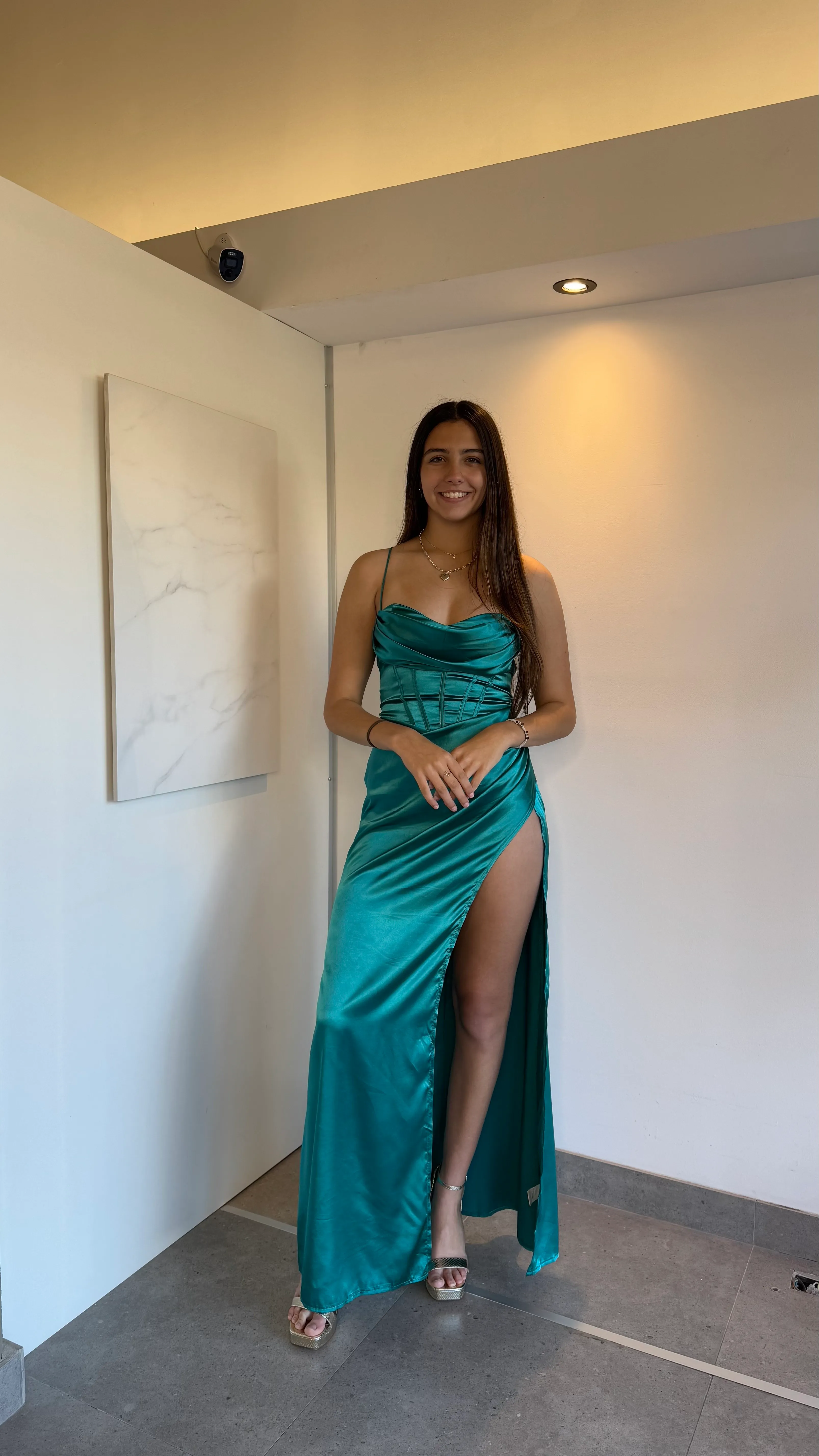 VESTIDO LARGO VERDE DE SATEN PARTE SUPERIOR TIPO CORSET