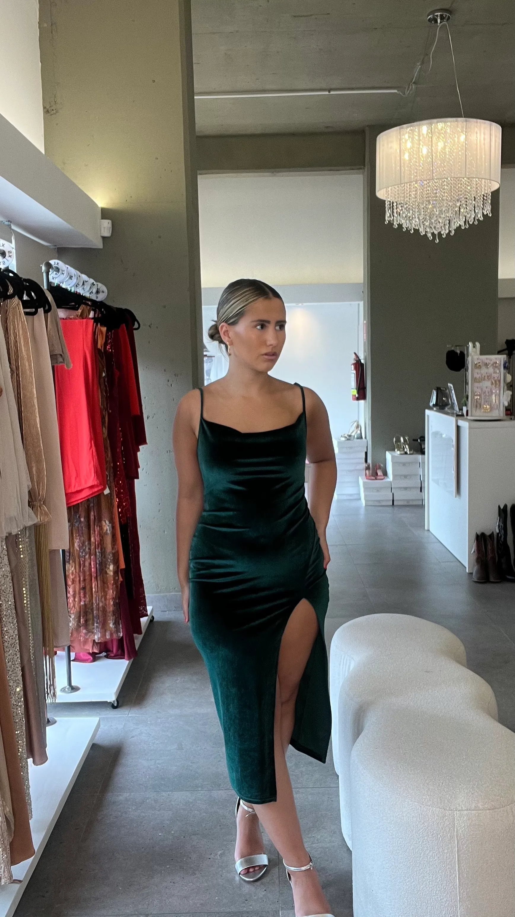 VESTIDO MIDI CON TAJO TERCIOPELO TALLE M