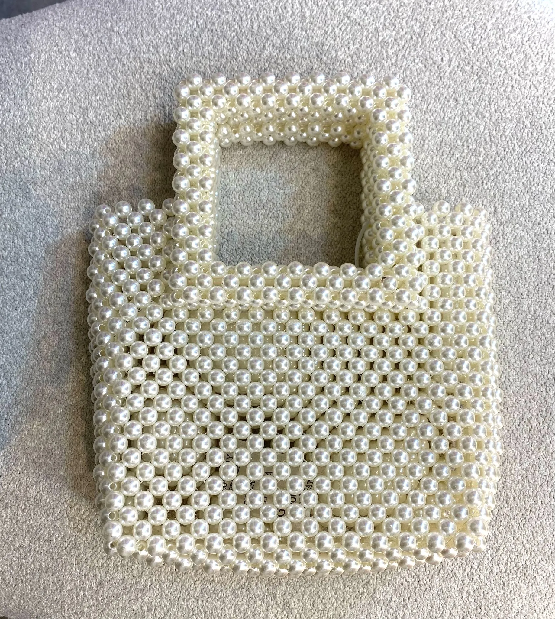 CARTERA DE MANO FULL PERLAS