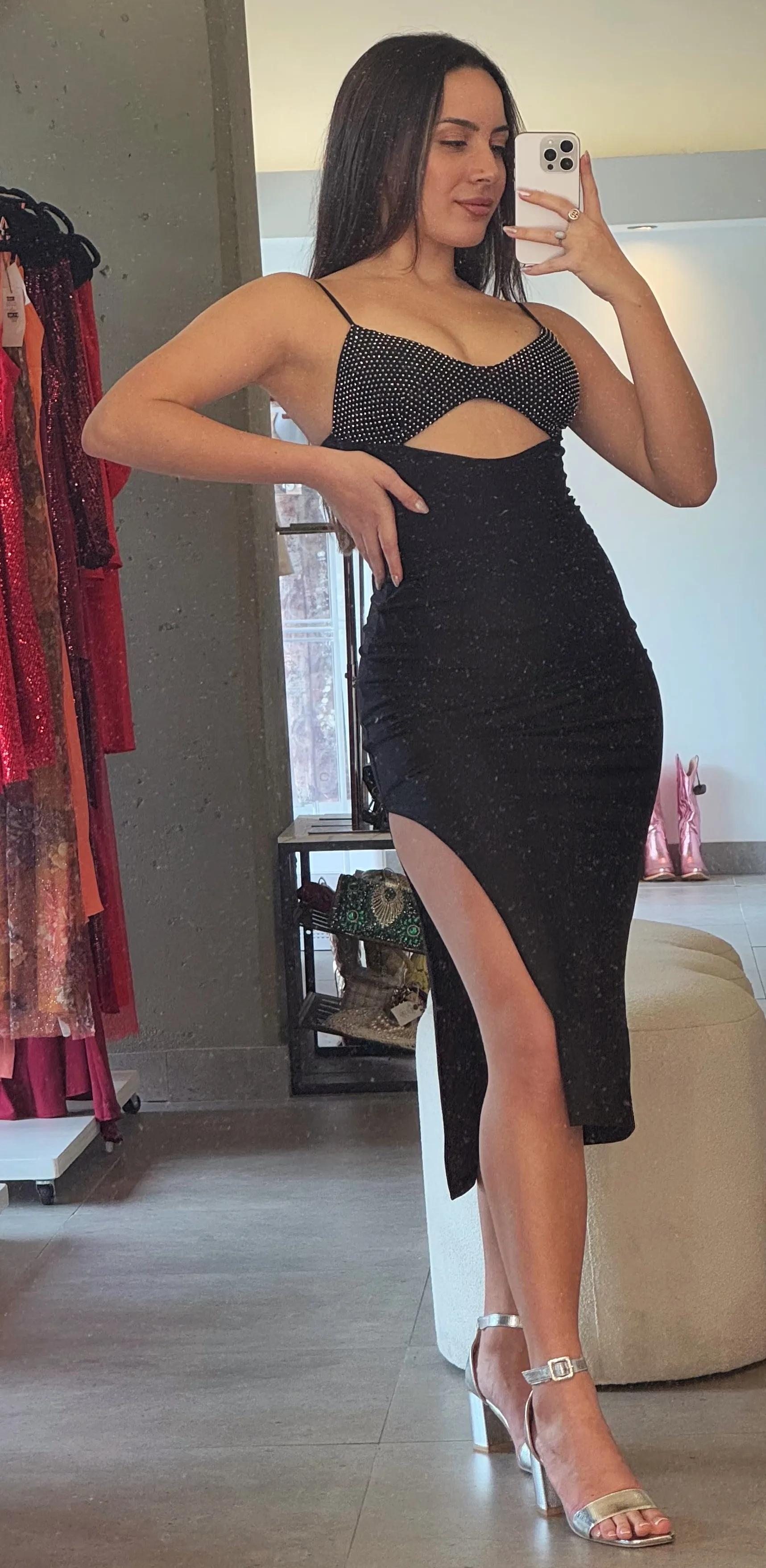 VESTIDO MIDI NEGRO CON STRASS EN PARTE SUPERIOR TALLE S