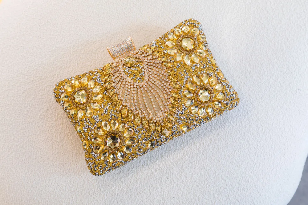 CLUTCH DORADO CON BRILLOS DORADOS