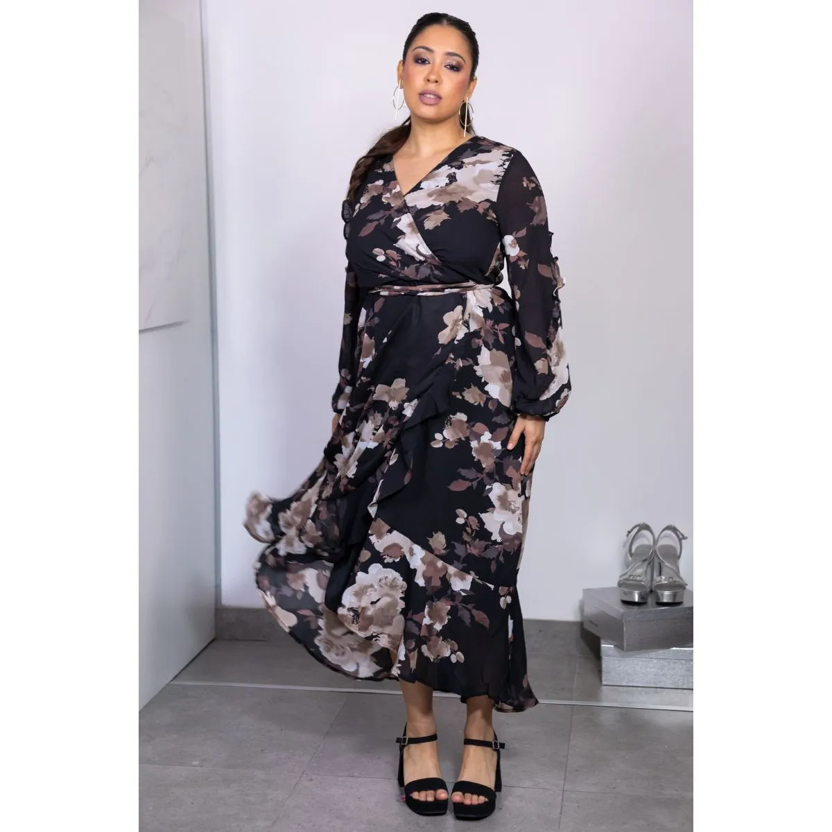 VESTIDO MIDI MANGA LARGA NEGRO ESTAMPADO FLORAL TALLE M