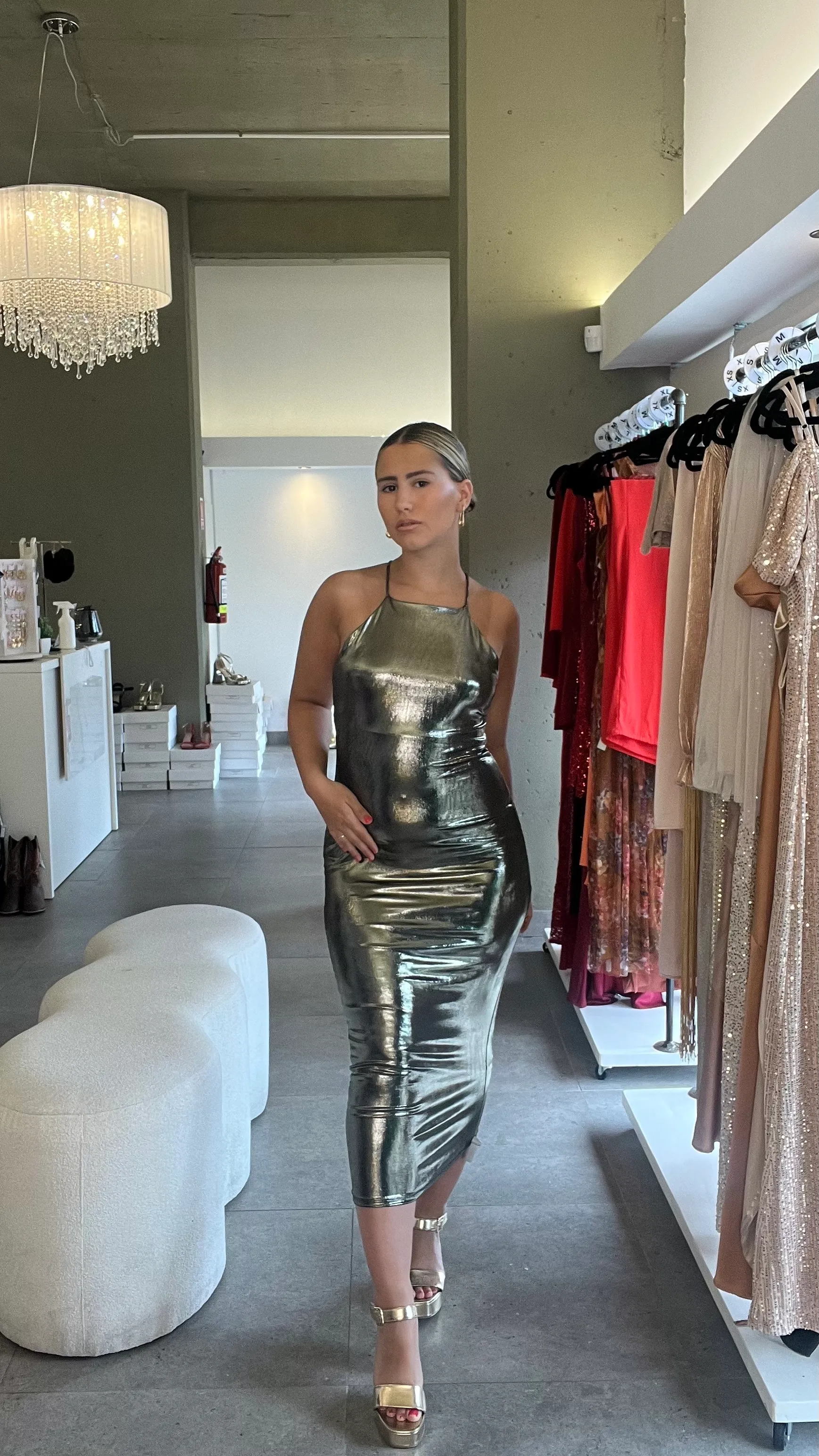 VESTIDO LARGO SIMIL ENGOMAGO DORADO TALLE L