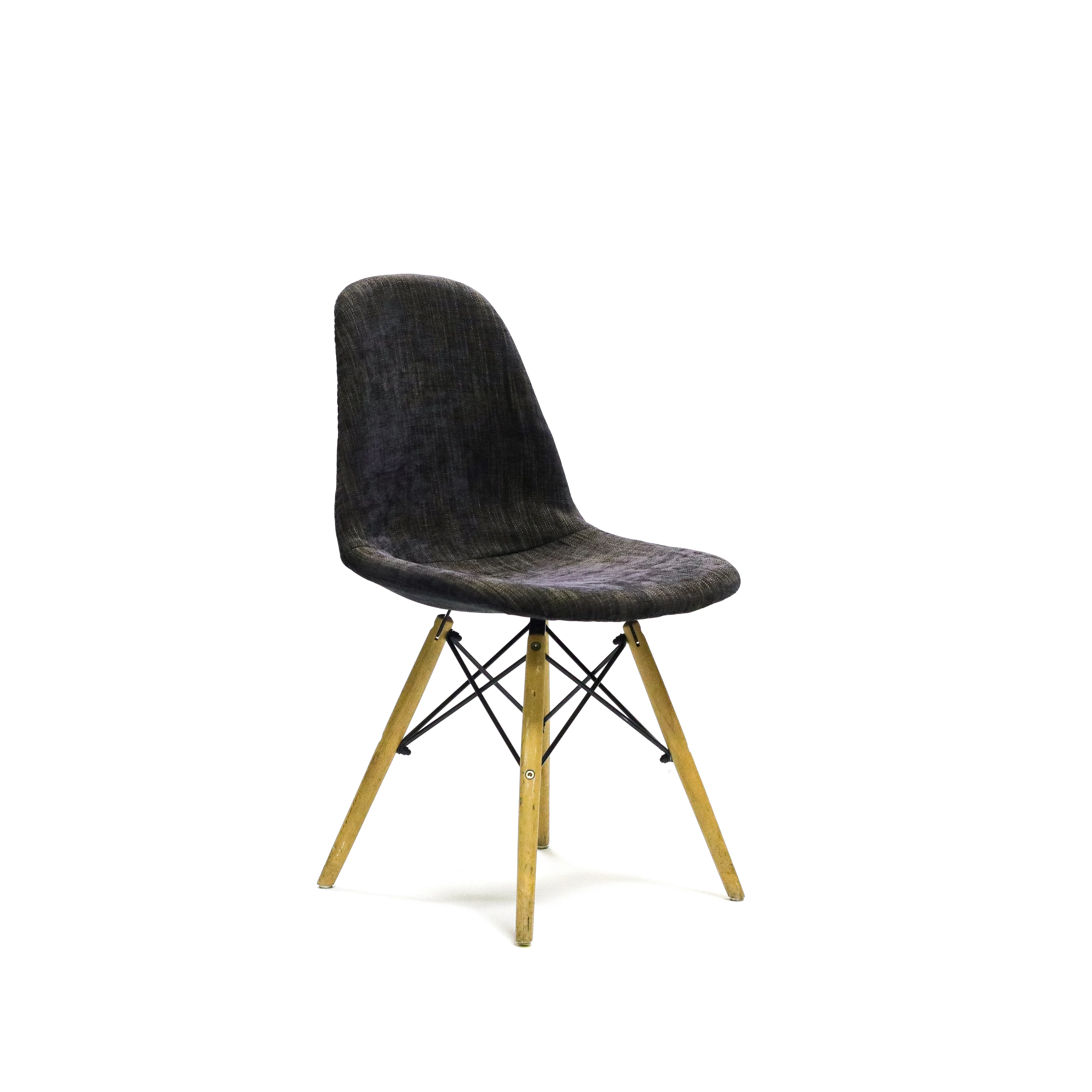 BLACK EAMES CHAIR 