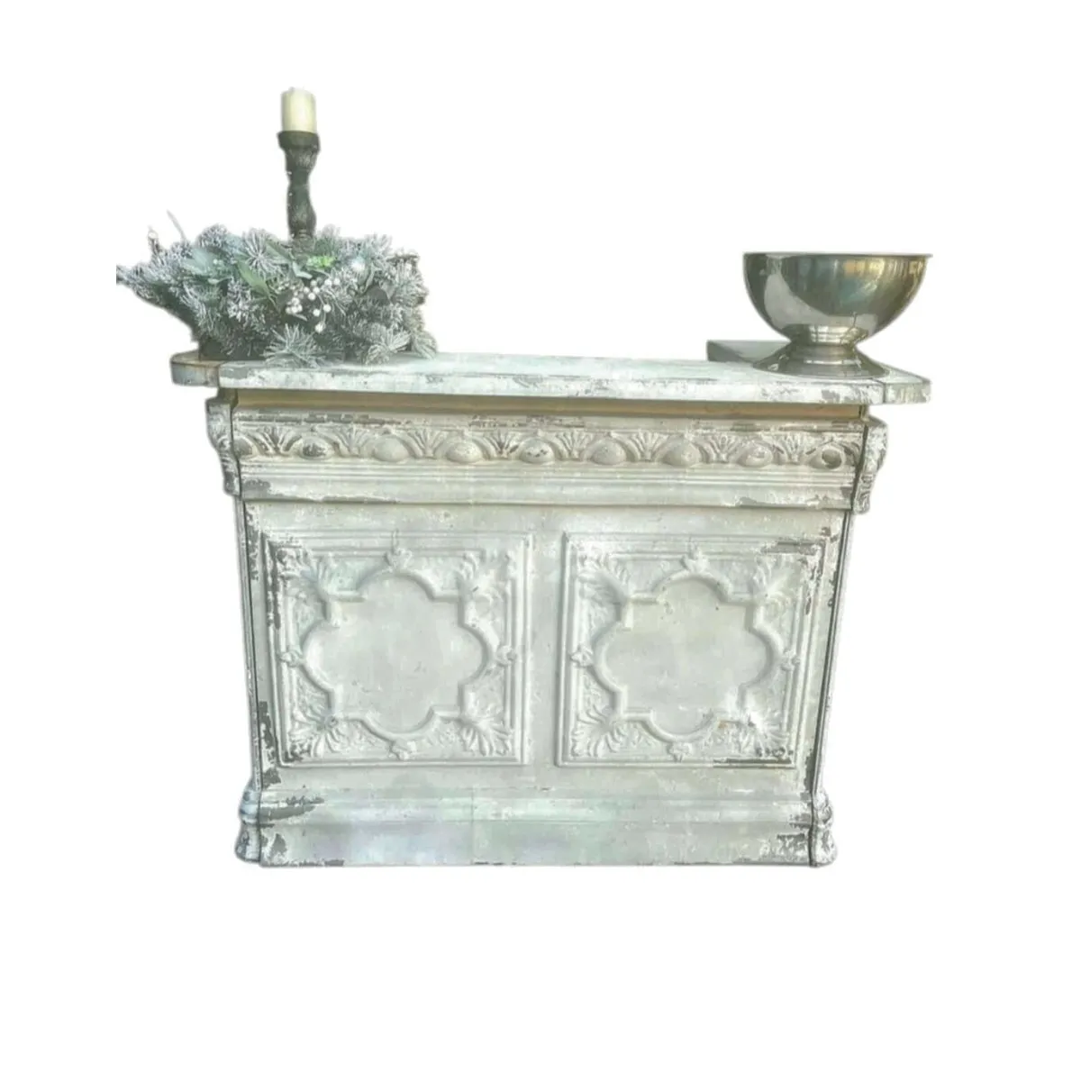 Destressed Parisian Bar