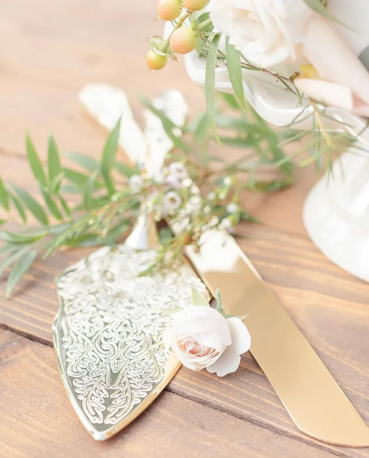 Gold Cake Server Set for Rent