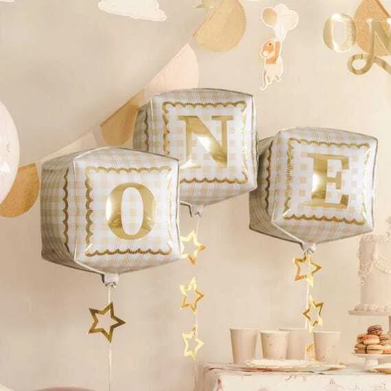 Scalloped Square Backdrop with Balloons