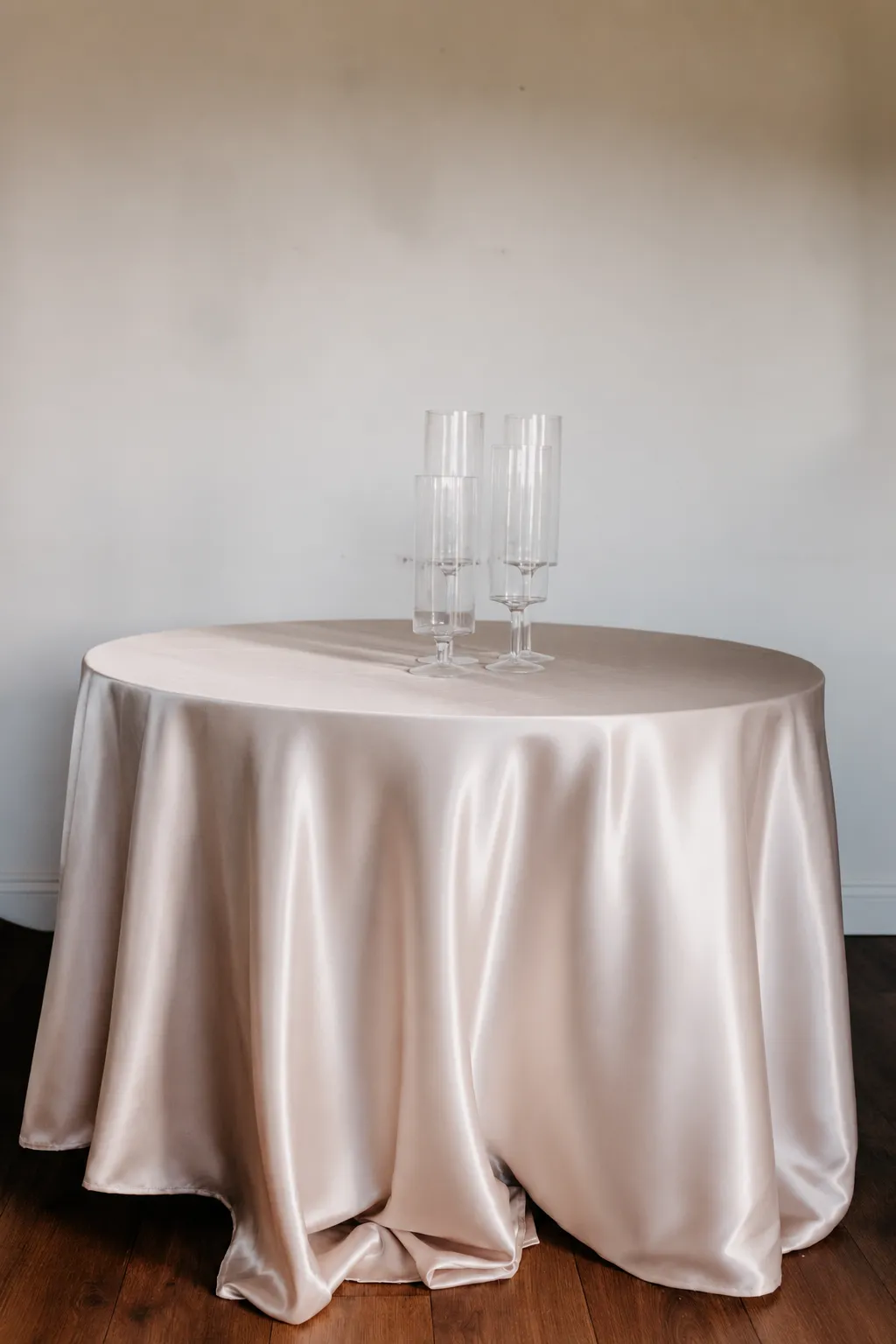 Round Table Cloths
