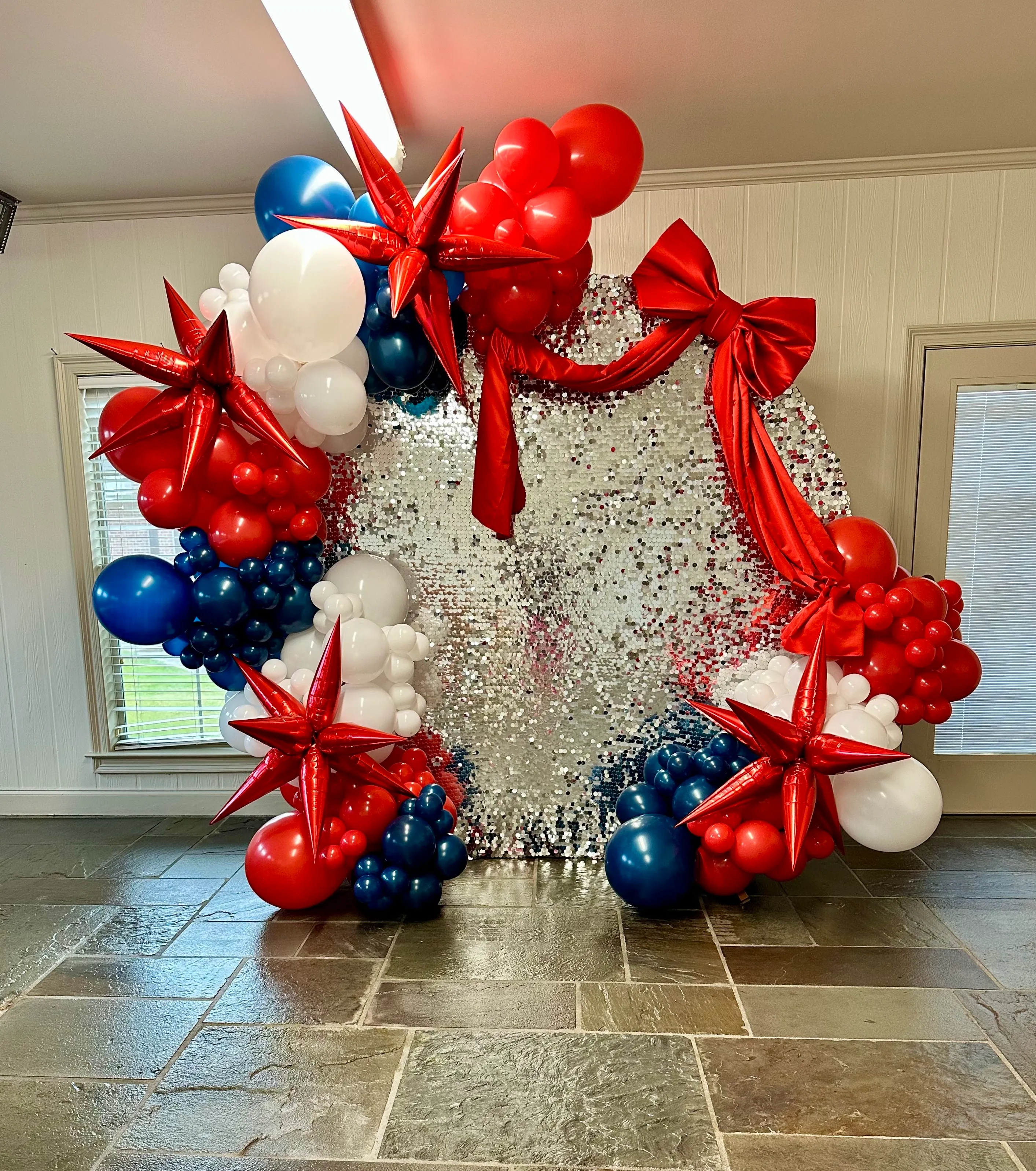 Circle Arch with Balloons