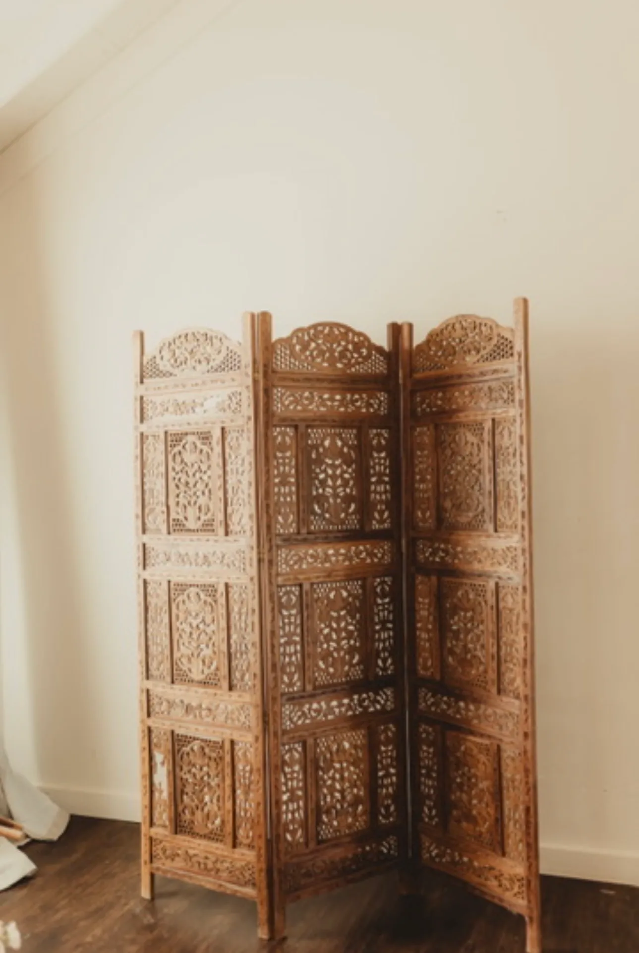 Tri-Fold Wooden Backdrop