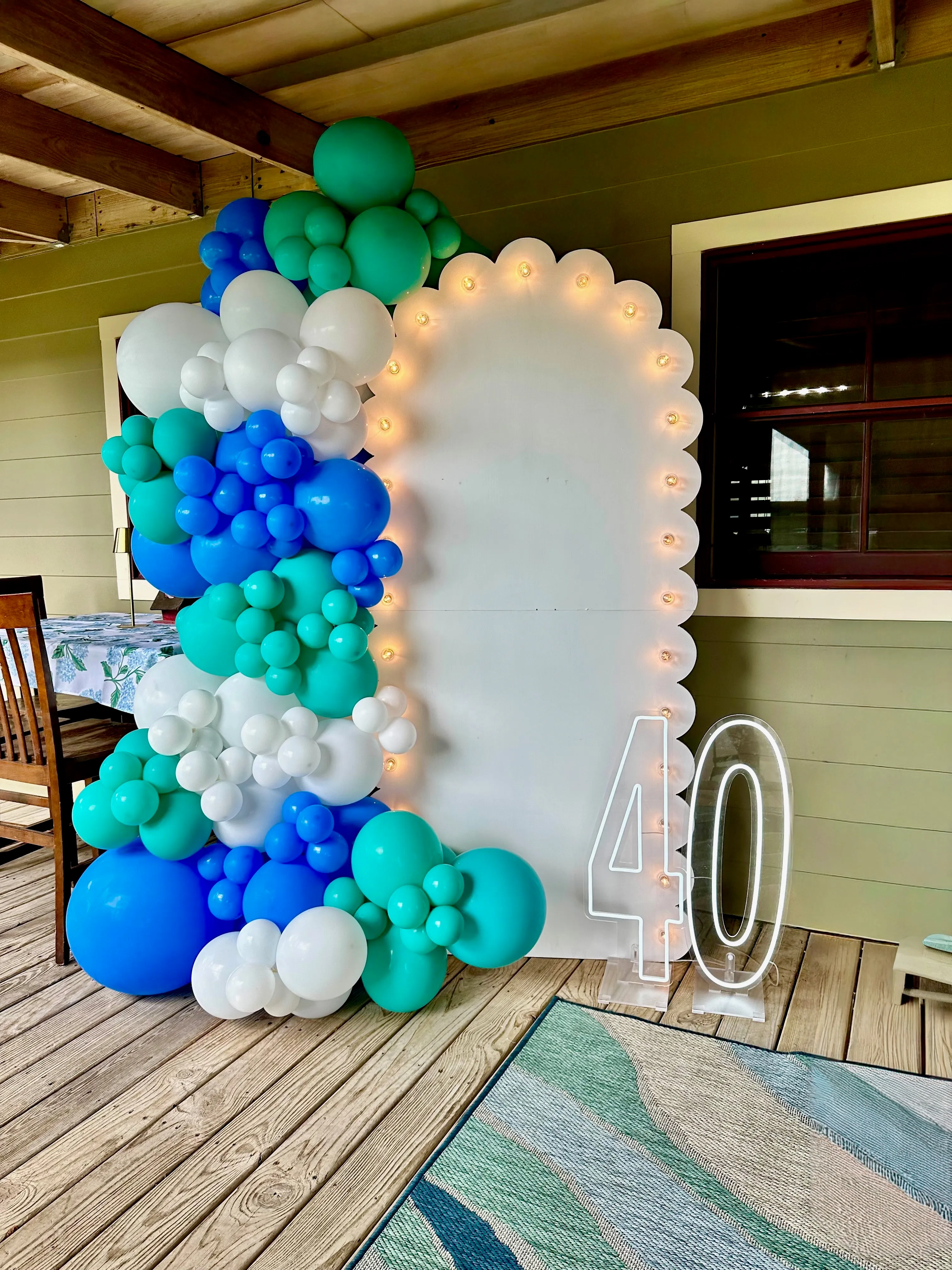 Scalloped Light Panel with Balloons