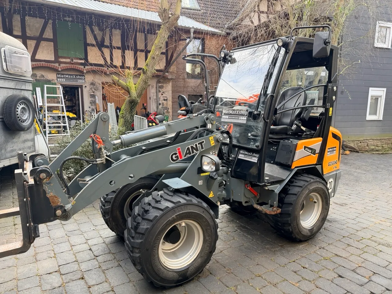 SALE | GIANT G2500X-TRA HD Radlader
