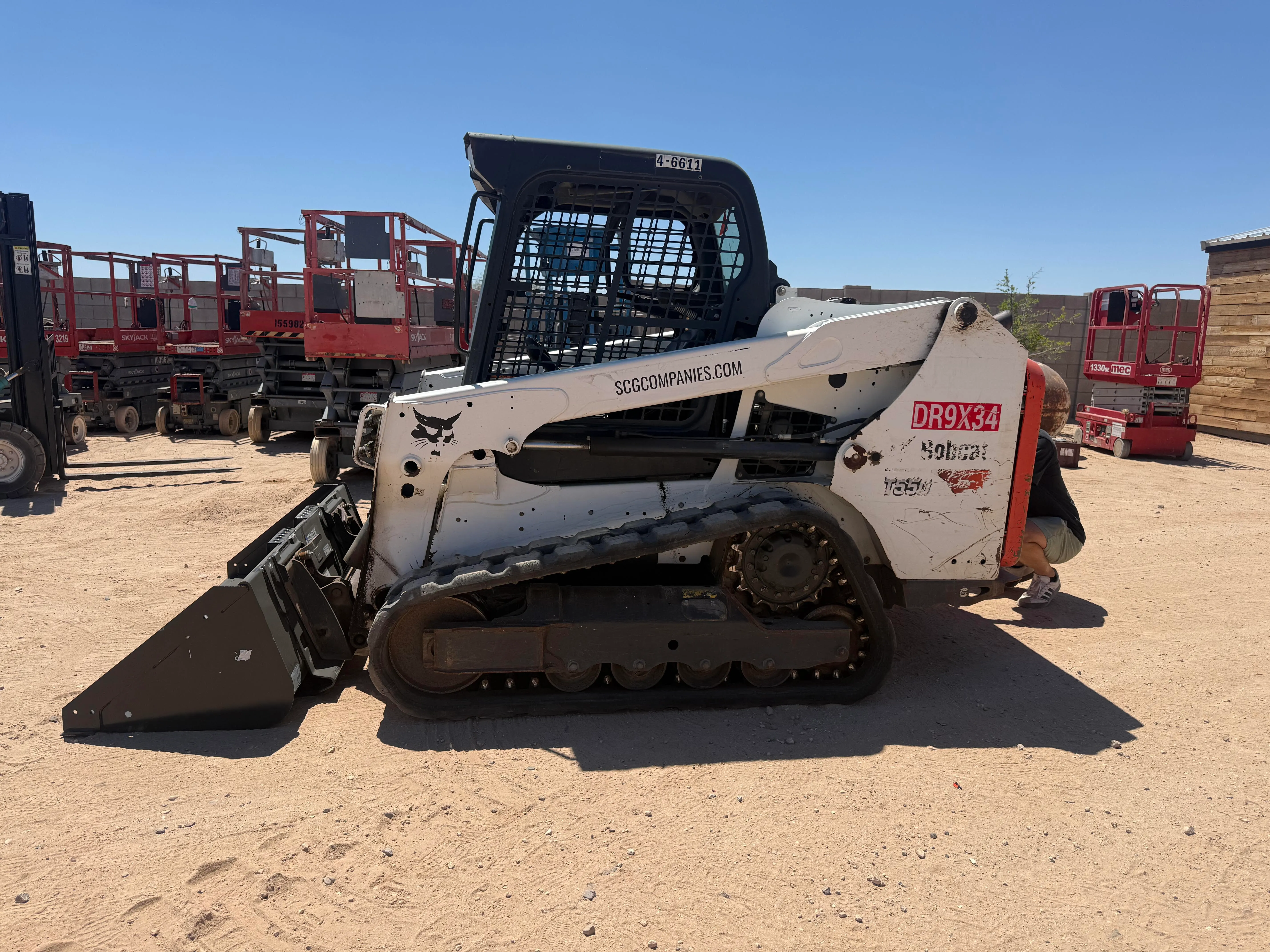 Bobcat T550 w/ 68" Bucket