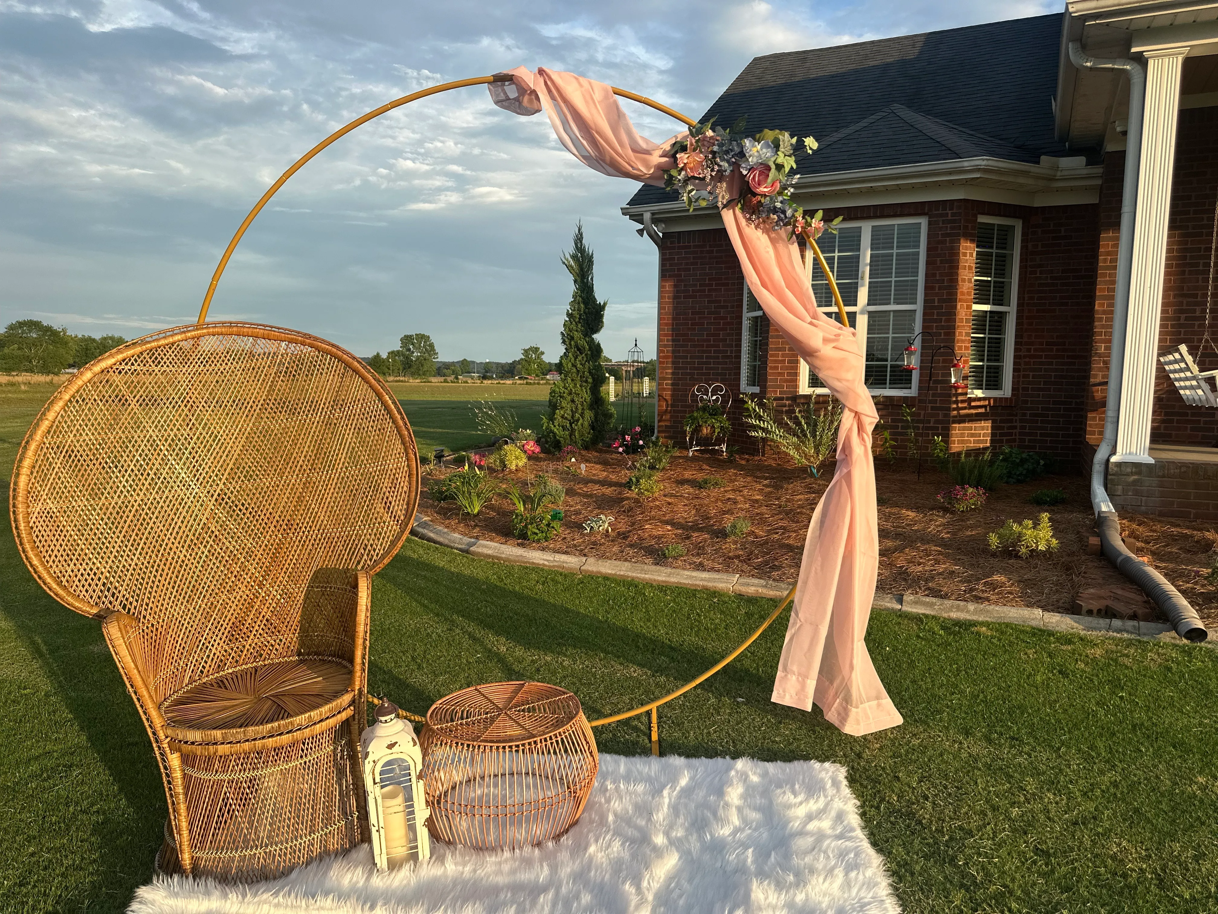 Round Metal Backdrop (Gold)