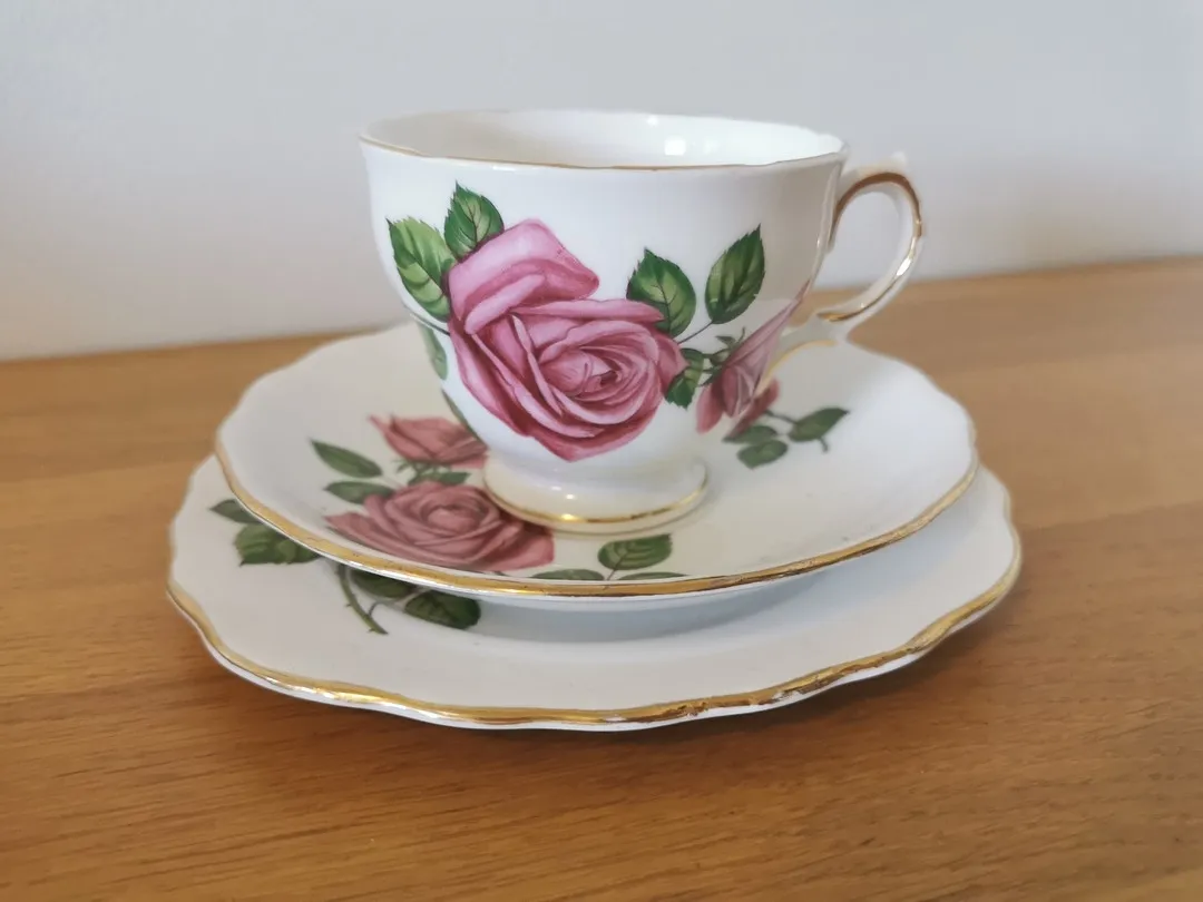 Royal Vale pink rose trio