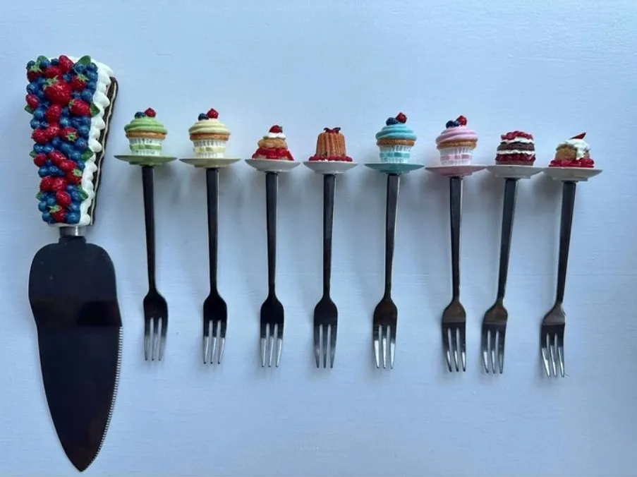 Cake Server and Cake Forks - Cake shaped