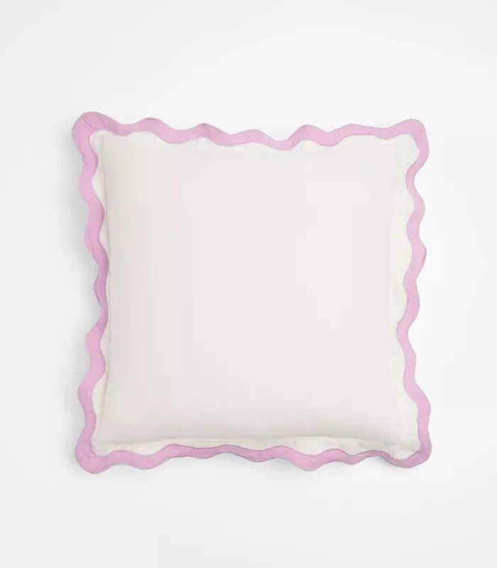 Olivia Scalloped edge cushion - Pink