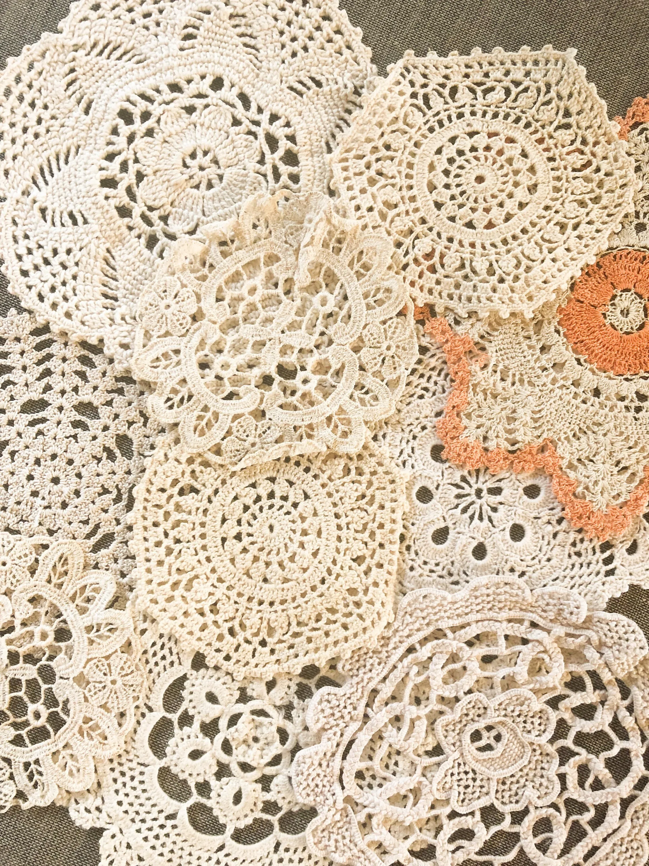 Small round vintage crochet doilles - 5-10cm