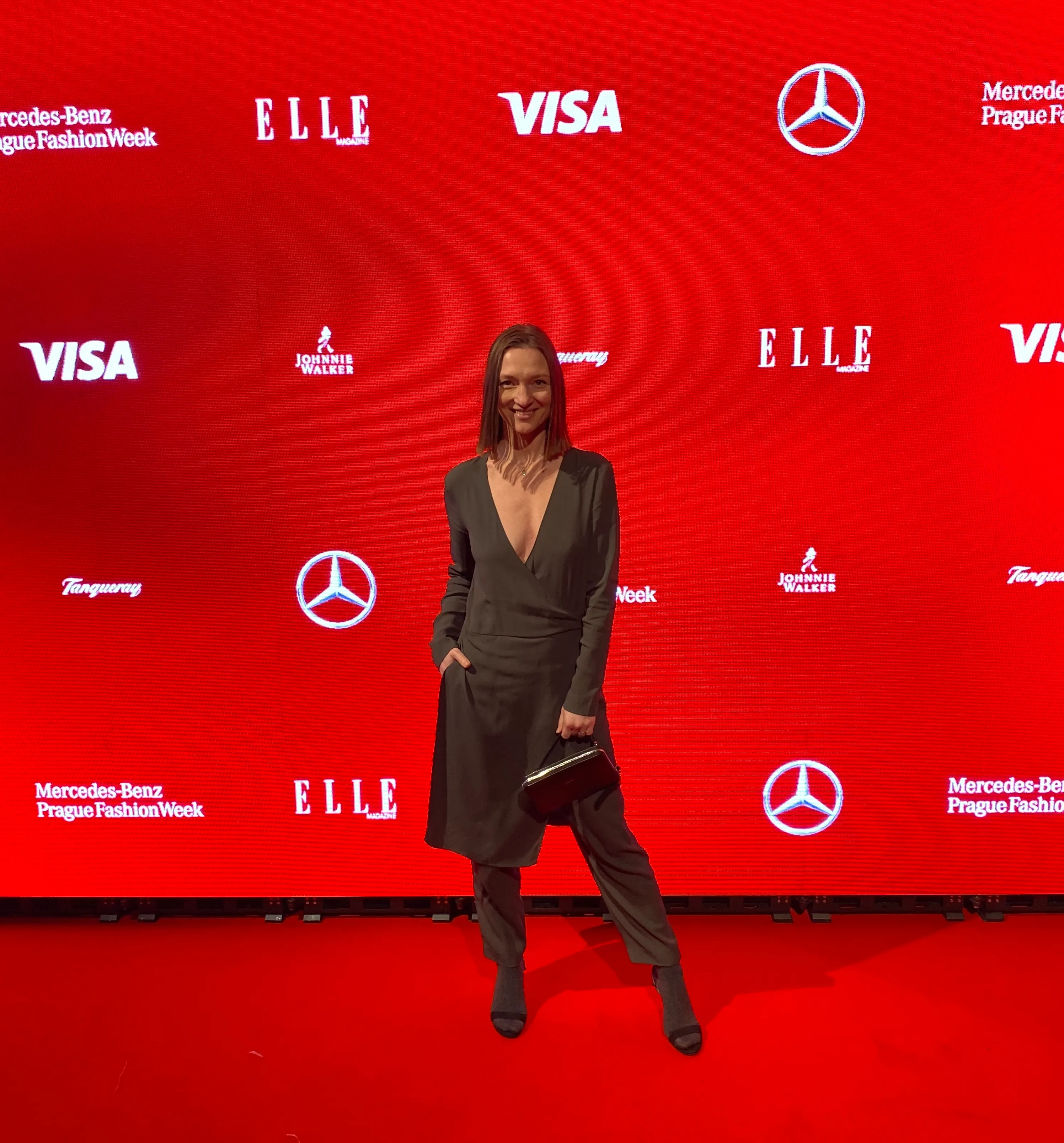 Overal s kalhotovou sukní