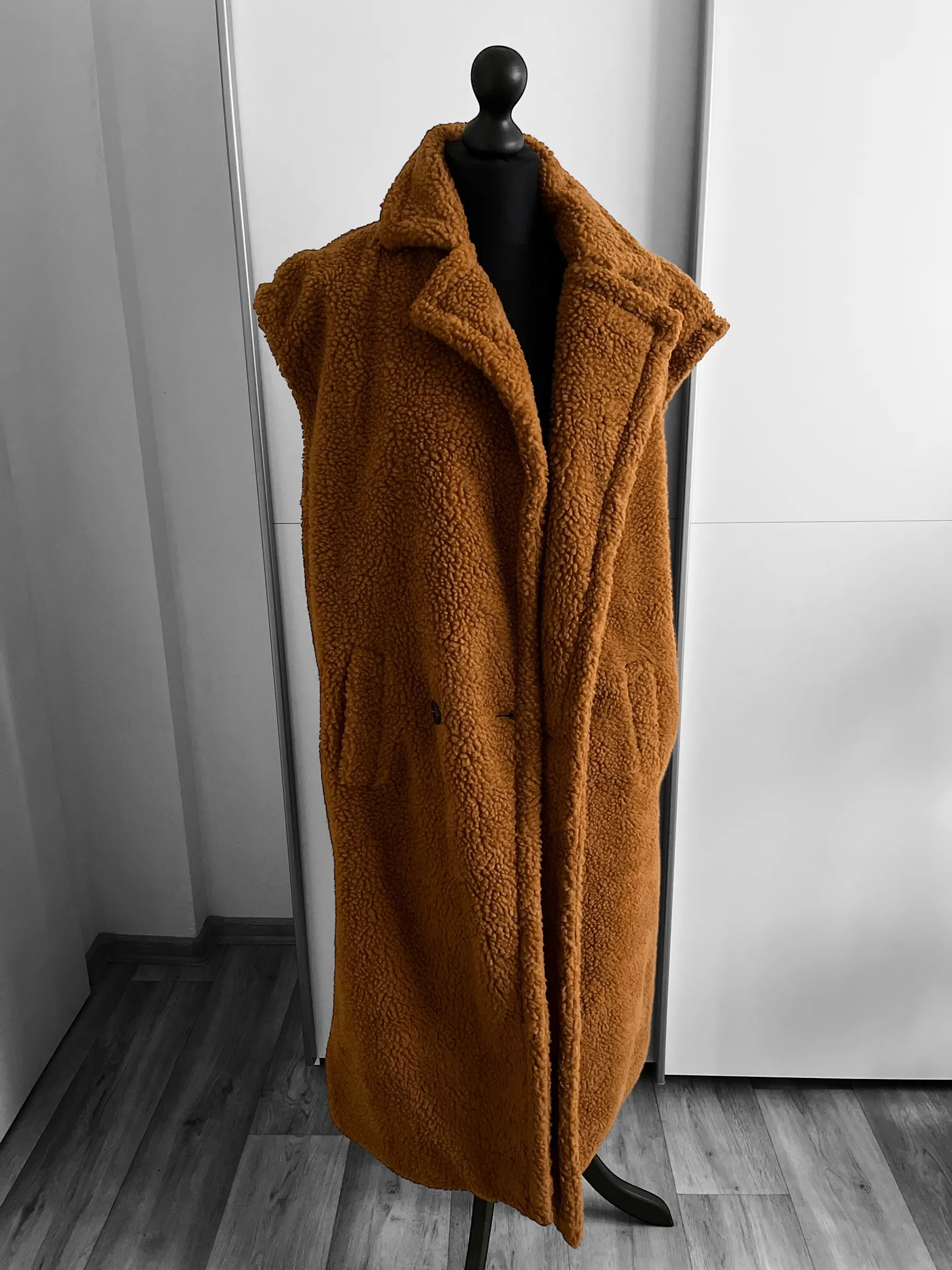 Dlouhá kožešinová vesta 