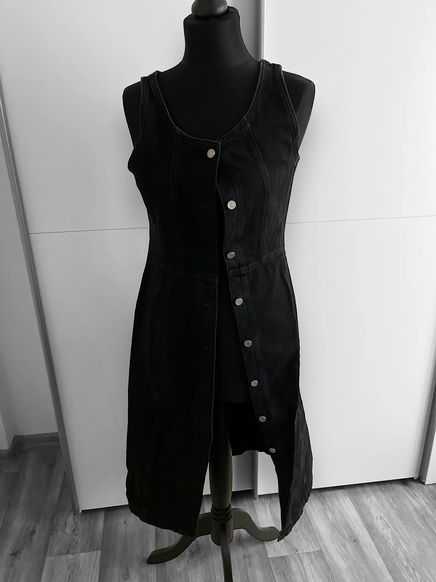 Černé riflové šaty