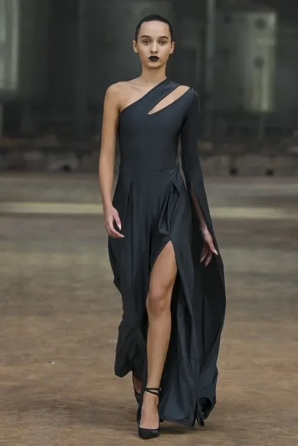 Denisa Dovala: Šedý overal