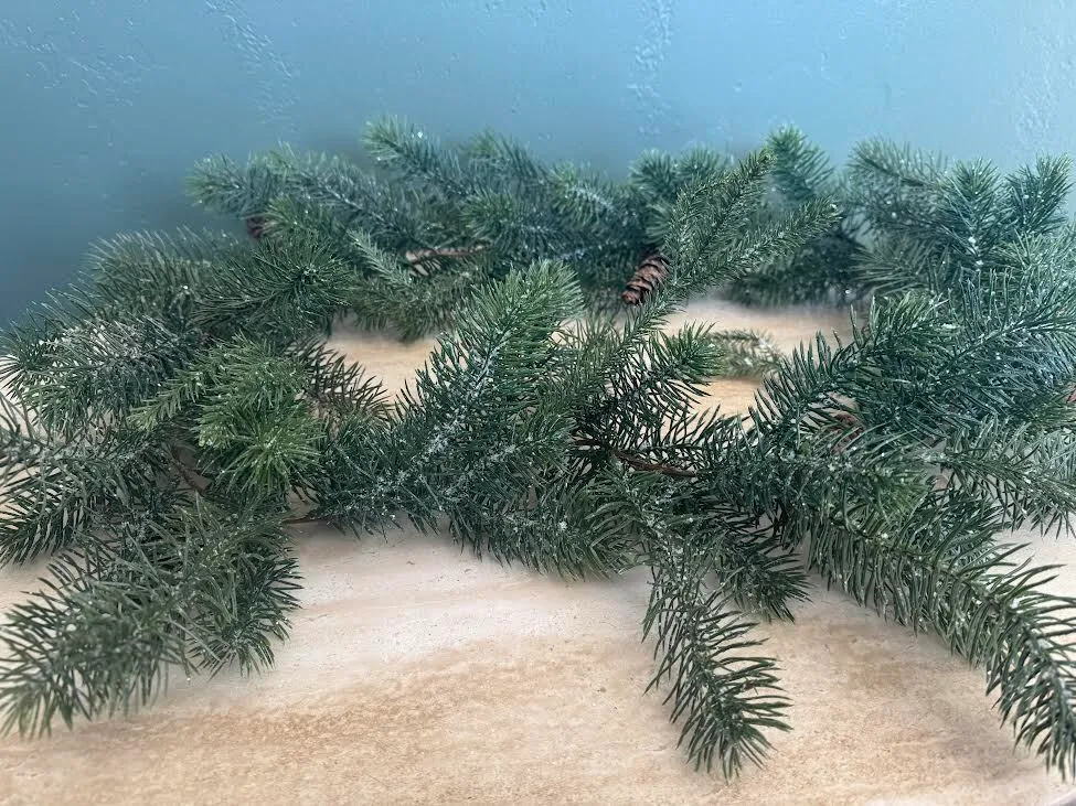 Sparkly Pine and pinecone garland (5 feet)