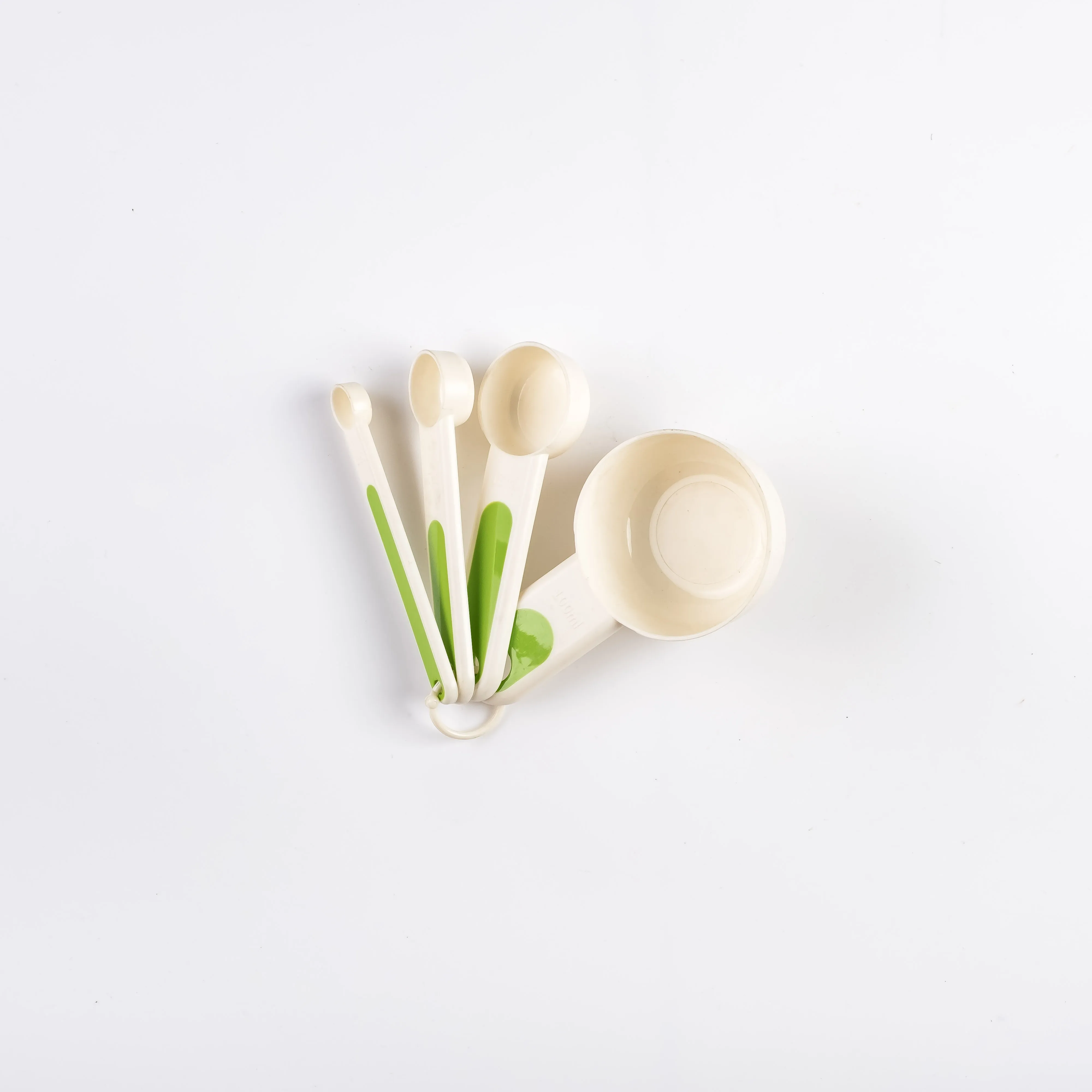 UT21-0114 - Green White Plastic Measuring cups