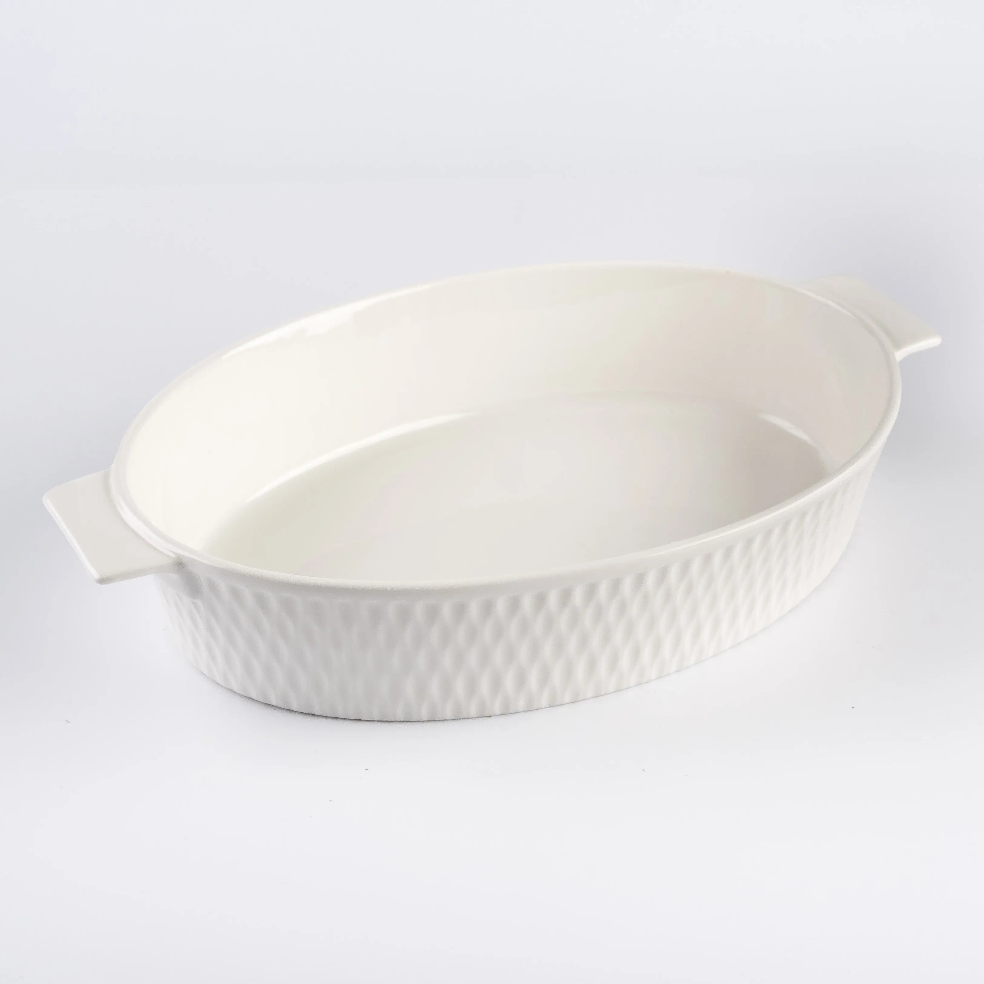 BW21-0427 - White Ceramic Casserole - 11.25" 8" 2.5" (LWH)