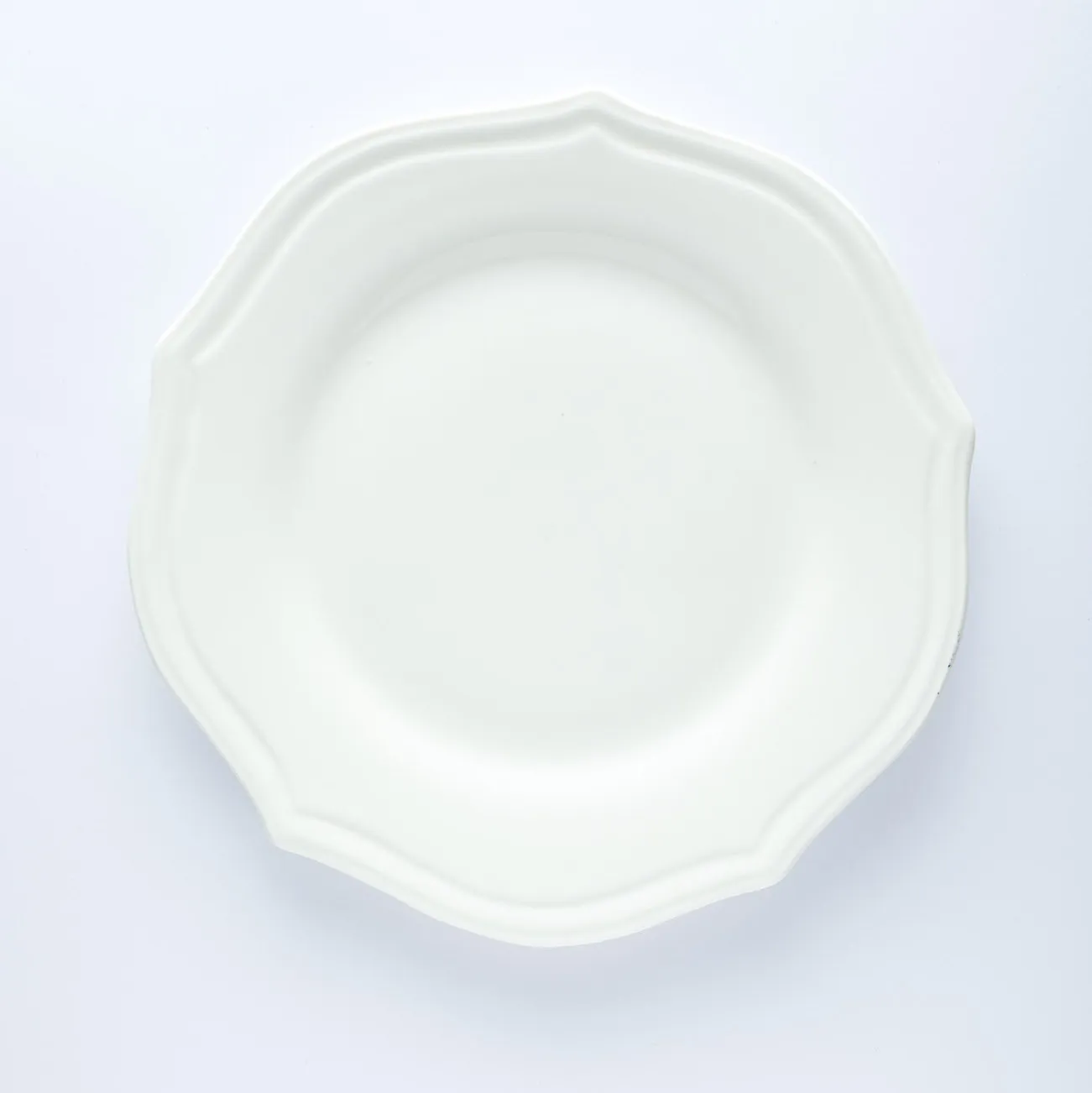 PL20-0133 - White Ceramic Plate - 10.5" (D)